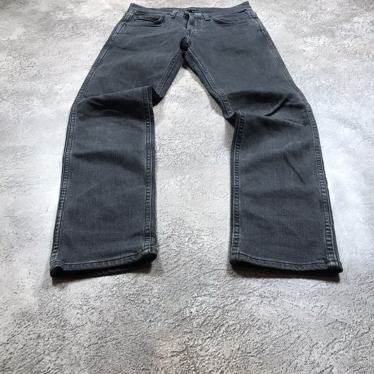 Vintage Vintage 90s Levi's Faded Black Relaxed Fit Jeans Grunge 28 Size US 28 / EU 44 - 1 Thumbnail