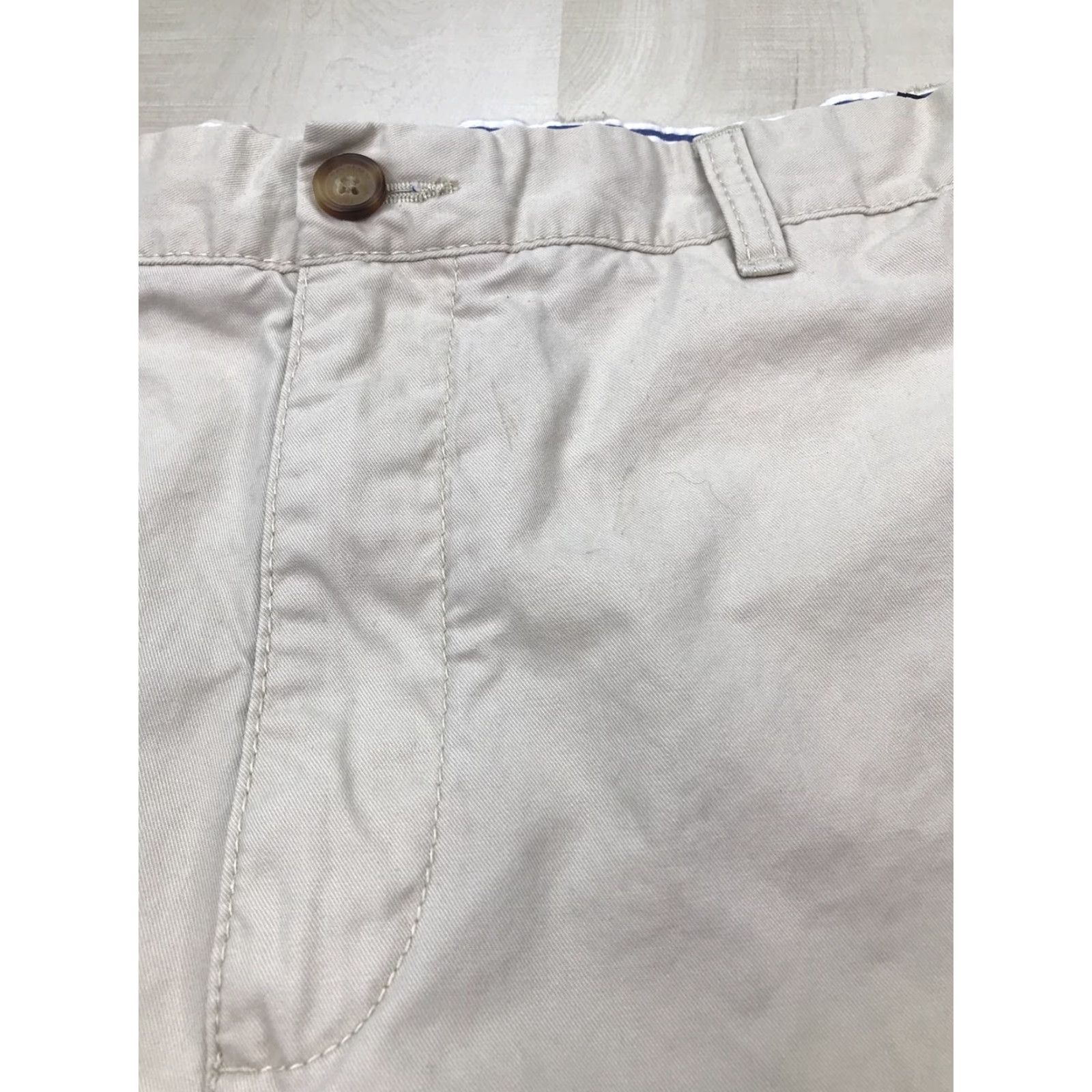 Tommy Hilfiger Tommy Hilfiger Khaki Bermuda Knee Length Shorts Mens 40 Beige Solid Chino Casual Size US 40 / EU 56 - 3 Thumbnail