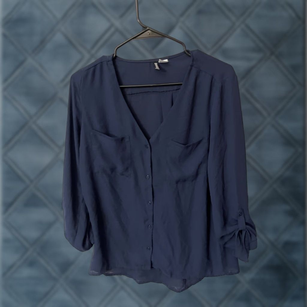 H&M VINTAGE H&M Divided Navy Blue Button-Down Shirt Womens Size 6 Casual Solid Size M / US 6-8 / IT 42-44 - 1 Thumbnail