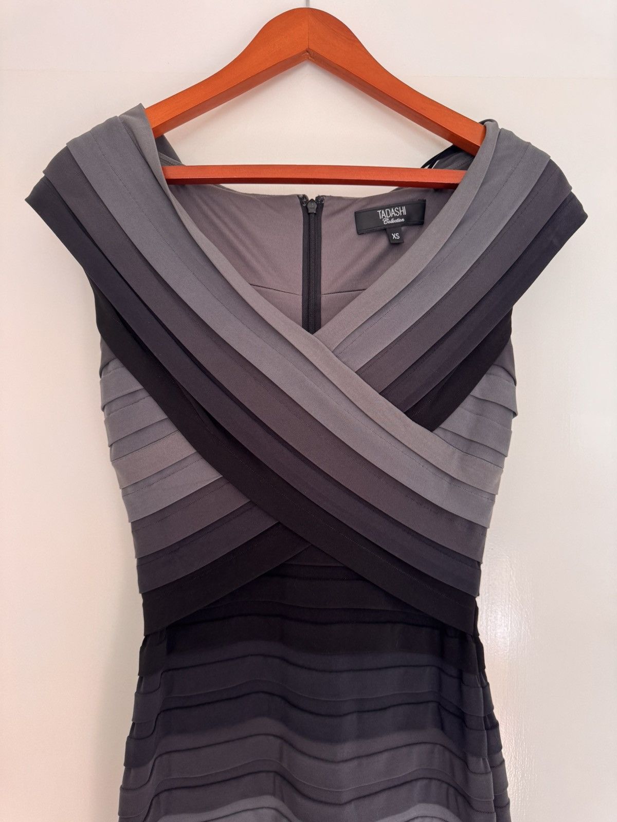 Tadashi Shoji Tadashi Shoji Ombré Bandage Bodycon Dress XS Size XS / US 0-2 / IT 36-38 - 2 Thumbnail