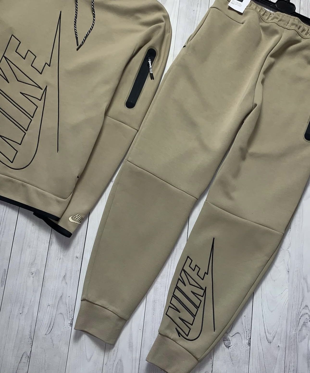 Nike Vintage Nike tech fleece big logo size L very rare beige Size US L / EU 52-54 / 3 - 2 Thumbnail