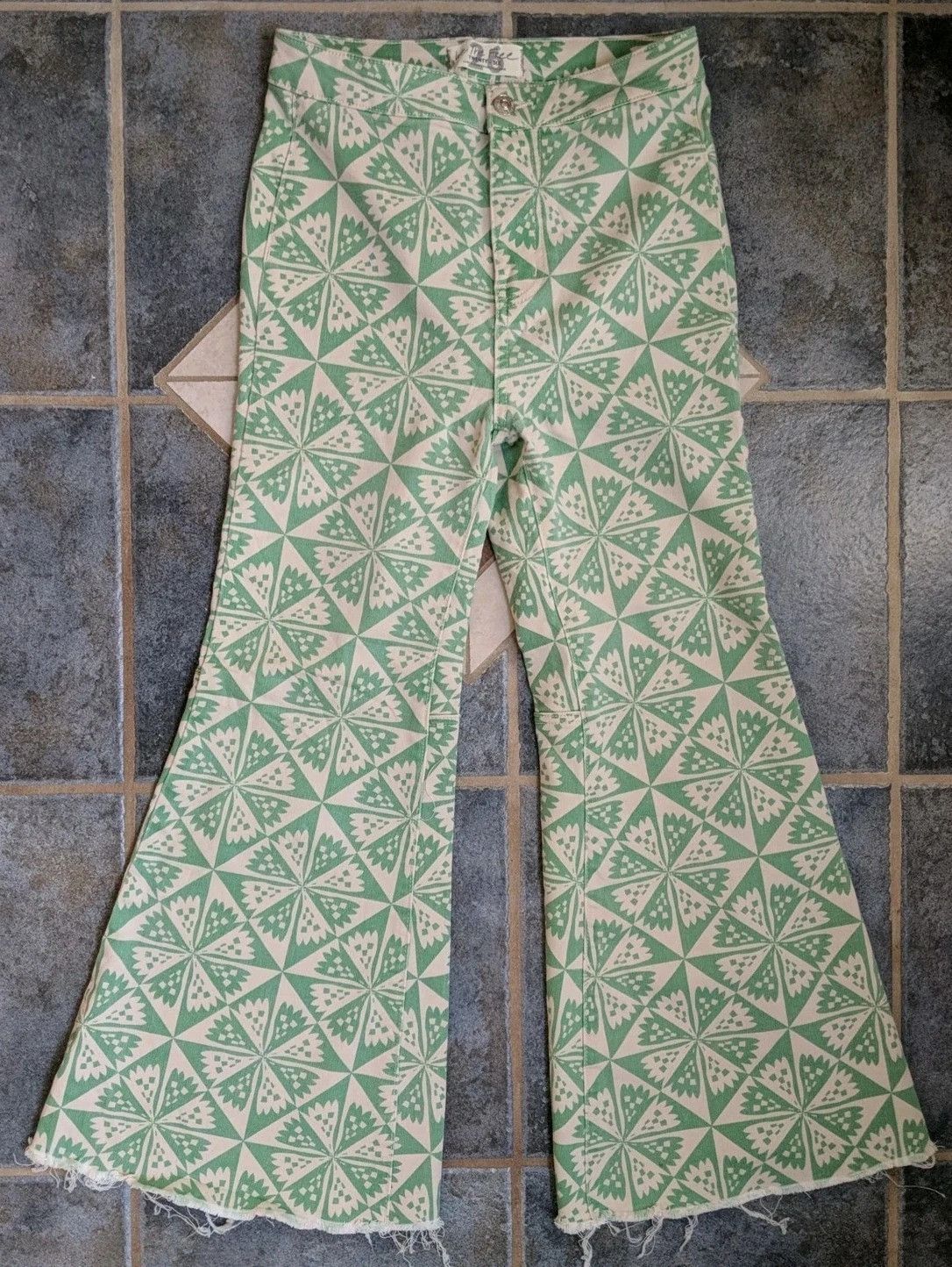 Free People Free People Pants Green Youthquake Crop Flare High Rise Size 26" / US 2 / IT 38 - 1 Thumbnail