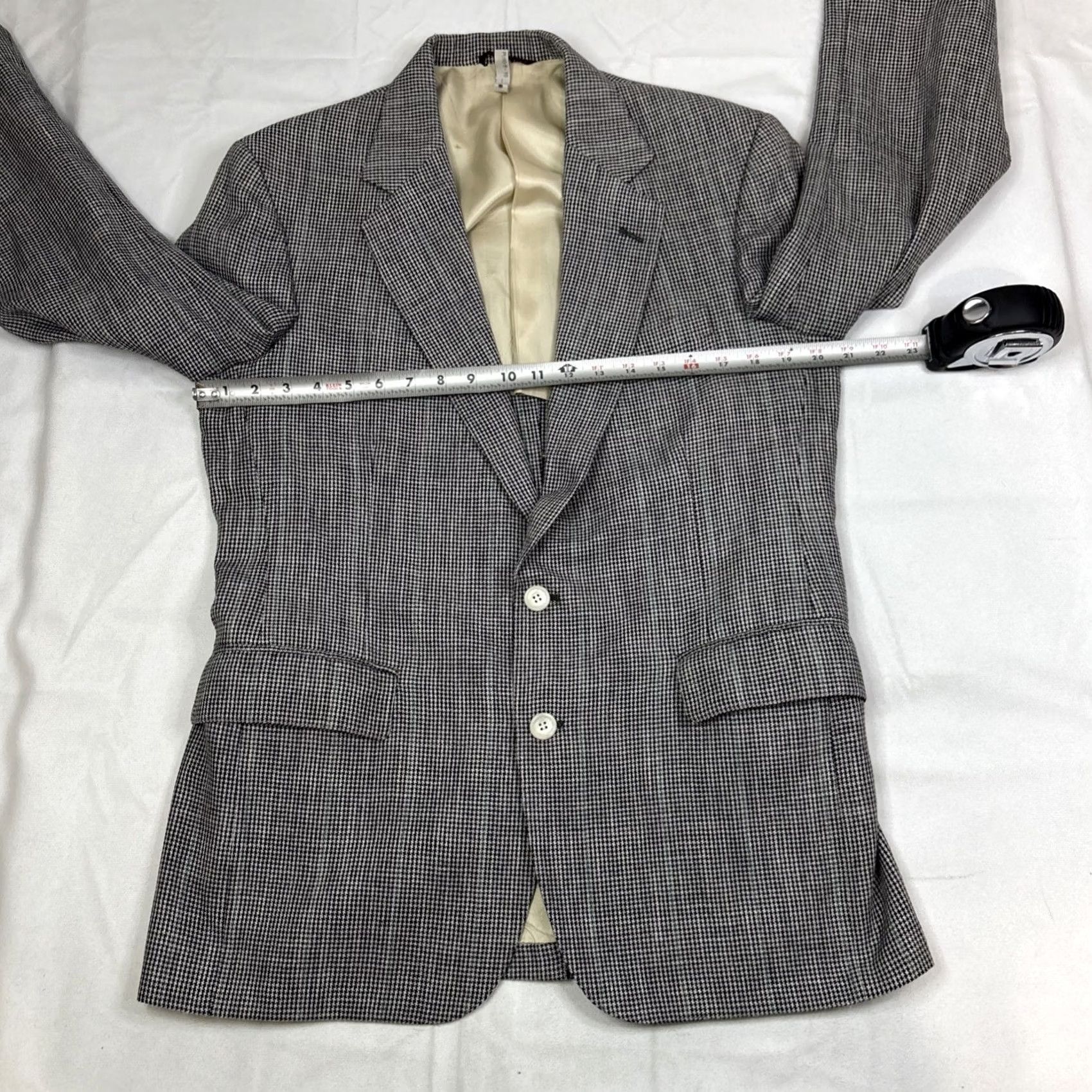 Vintage VINTAGE Cricketeer Stuart Gibbs Sports Coat Houndstooth 2 Button Gray 42 Mens Coat / Sport Coat / 2 Piece / Regular / Gray / United States Size US XS / EU 42 / 0 - 5 Thumbnail