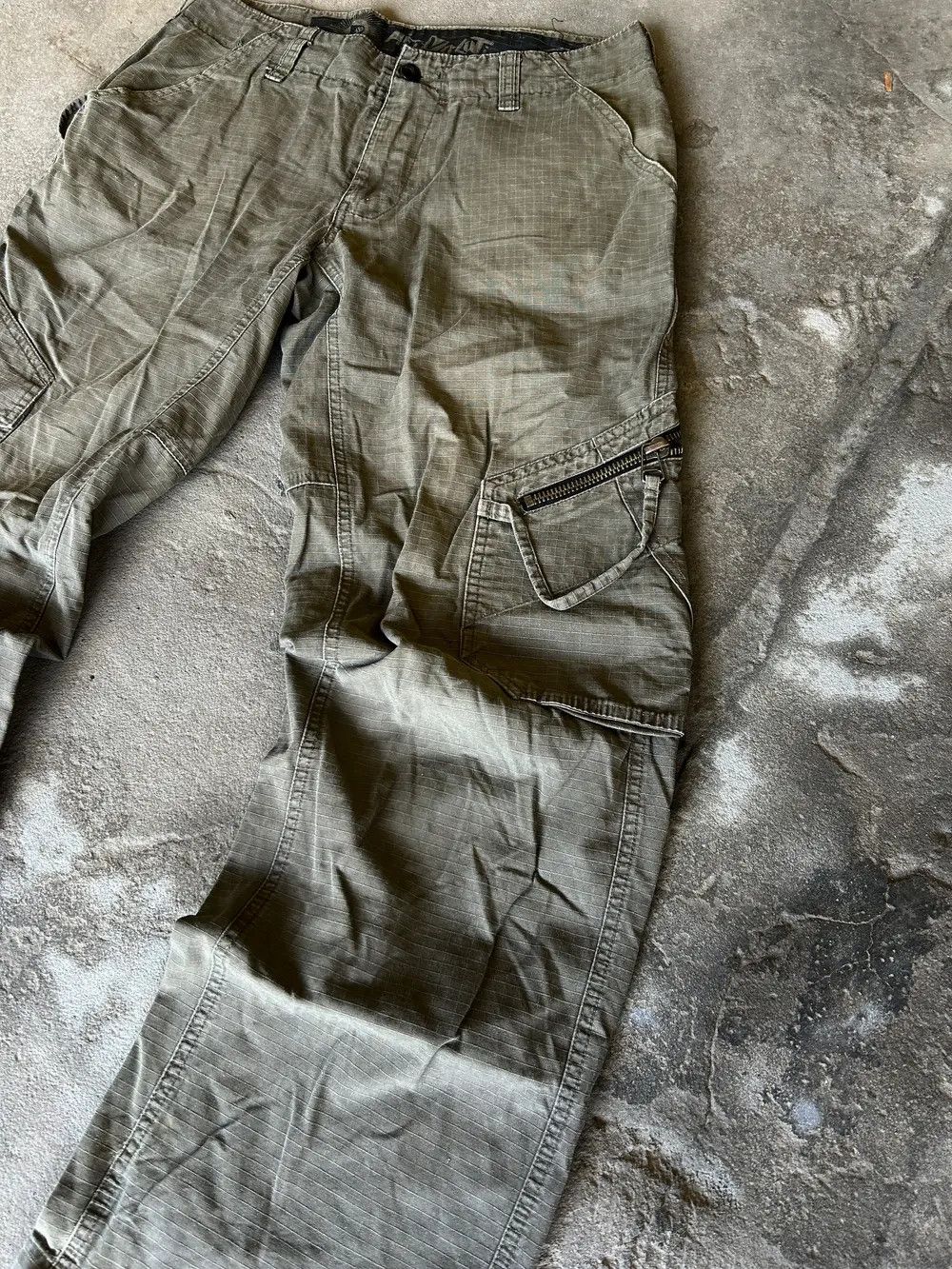 Japanese Brand Vintage Balenciaga Junya Watanabe Bondage Cargo Pant Size US 30 / EU 46 - 2 Thumbnail