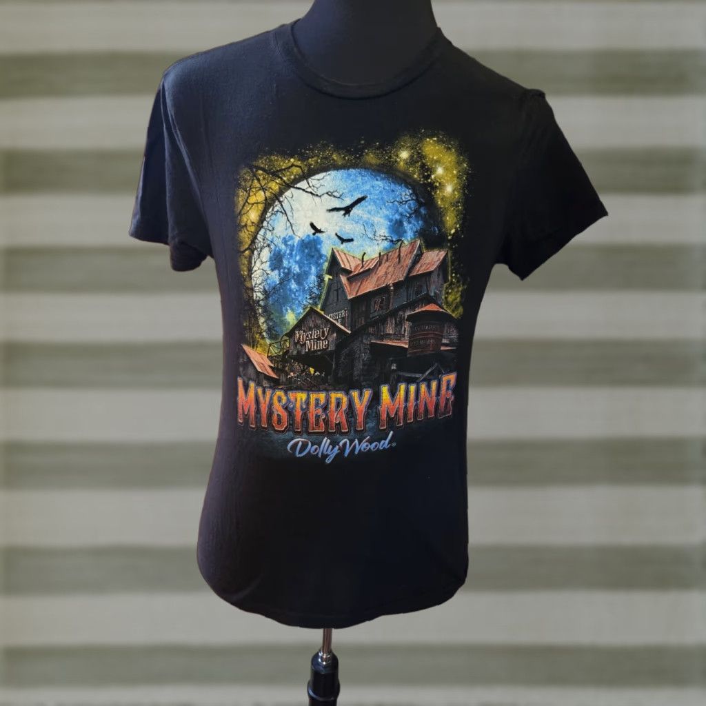 Vintage Dollywood Mystery Mine Black Short Sleeve T-Shirt Size Adult Small Men's Crew Neck Graphic Print Preshrunk Cotton Dollywood Shirt Size US S / EU 44-46 / 1 - 1 Thumbnail