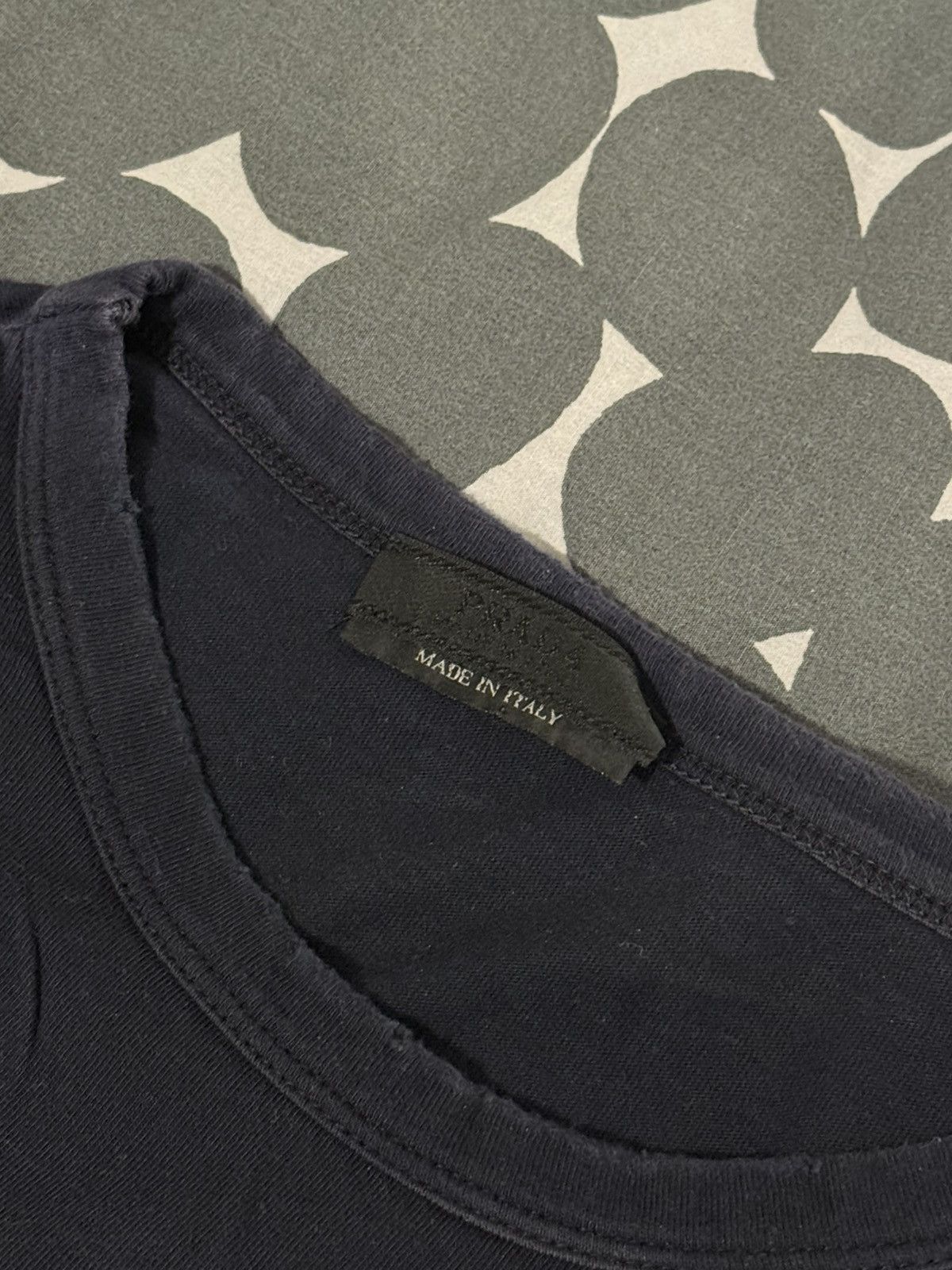 Prada Vintage distressed pocket t-shirt Size US M / EU 48-50 / 2 - 4 Thumbnail