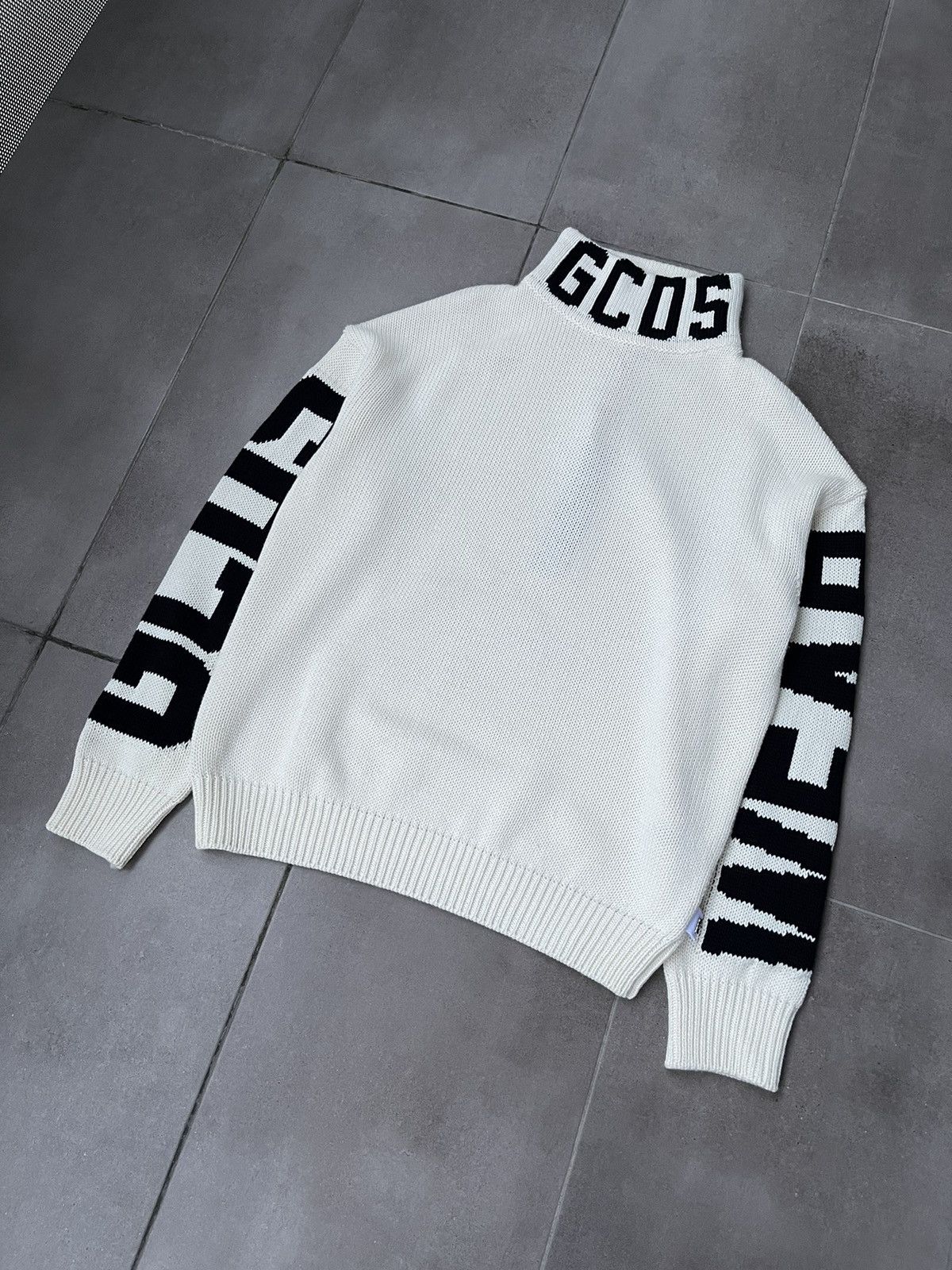 Aw23 Gcds Logo Cream Turtleneck Sweater in White, Men's — image 6 of 6