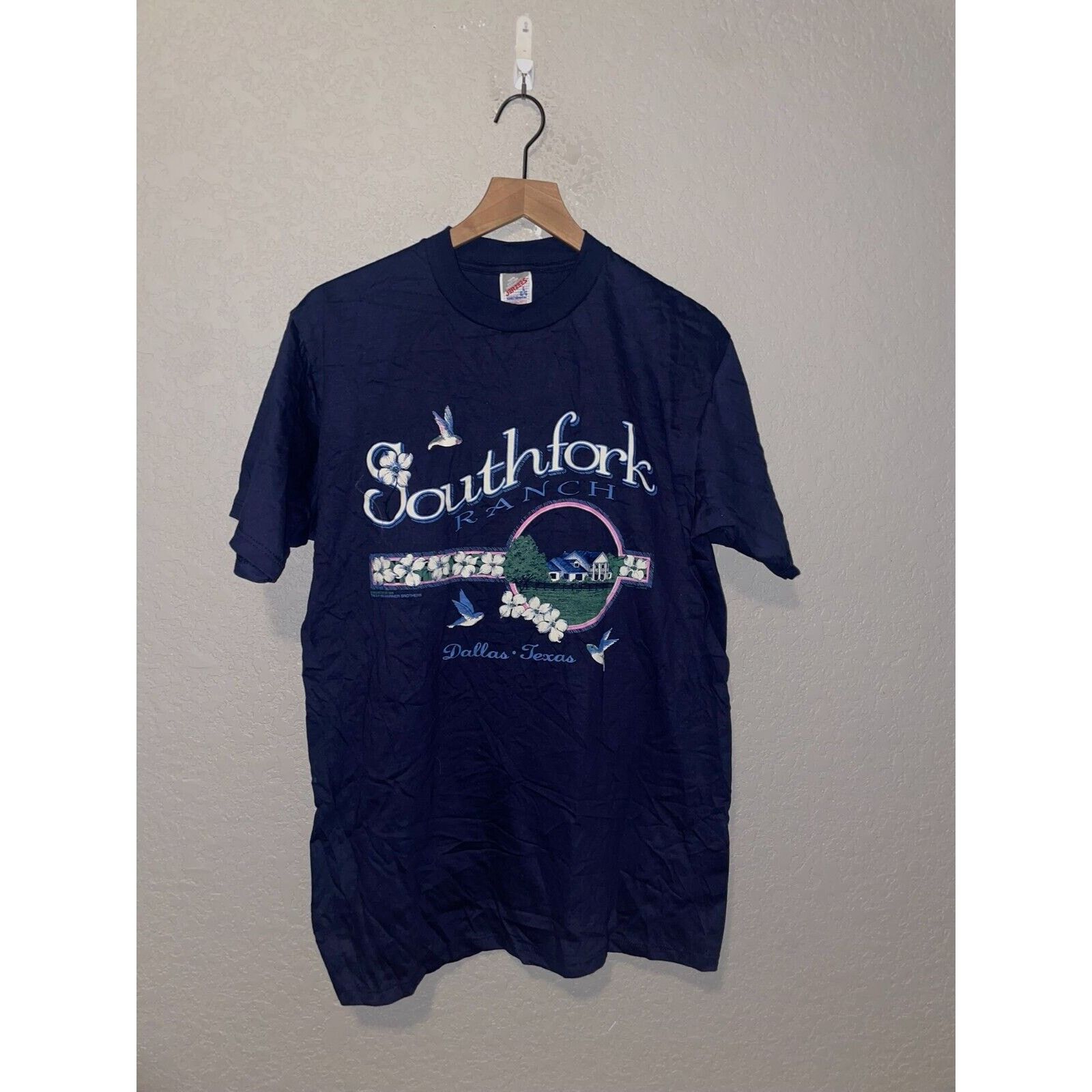 Warner Bros Vintage Southfork Ranch Shirt Dallas TV Show Tee 90s Large Size US L / EU 52-54 / 3 - 1 Thumbnail