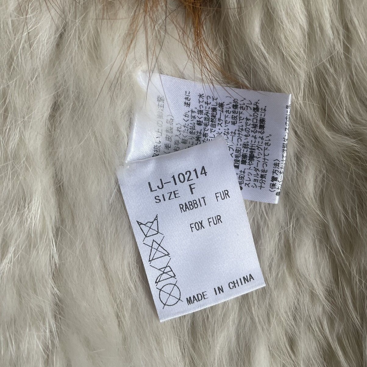 Beauty Beast Vintage Rose Bud Fur Sleeveless Vest Size US M / EU 48-50 / 2 - 6 Thumbnail
