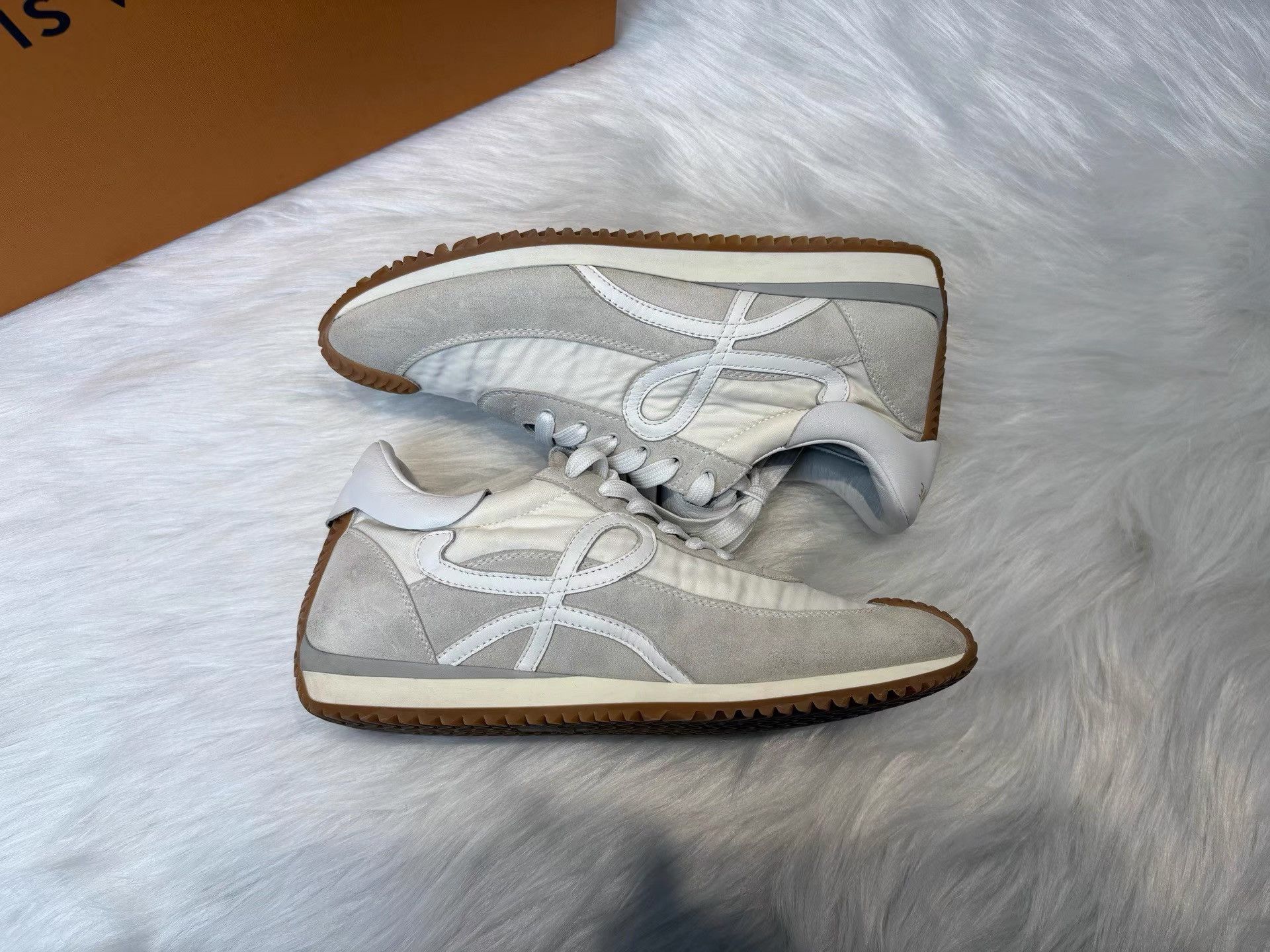 Loewe Loewe Flow Runner Sneakers White/Grey K36 Size US 8 / EU 41 - 6 Thumbnail