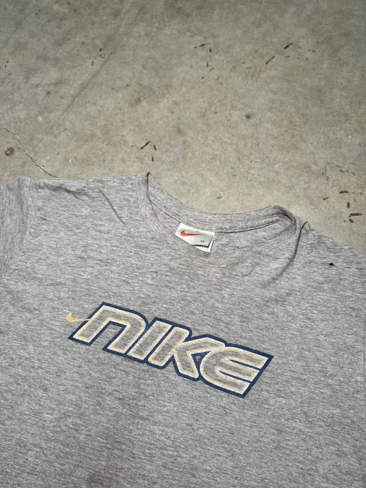 Nike Distressed 90s Vintage Nike Essential Graphic Tee Y2k surf Size M / US 6-8 / IT 42-44 - 2 Thumbnail