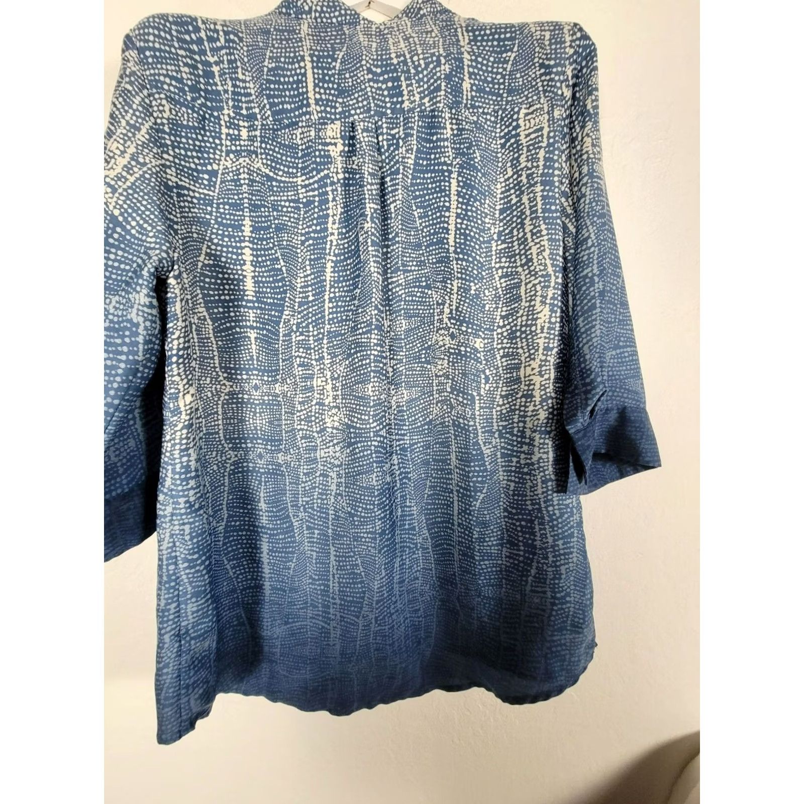 Soft Surroundings Soft Surroundings Blouse Blue Spotted 3/4 Sleeve V-neck Large Women Size L / US 10 / IT 46 - 2 Thumbnail