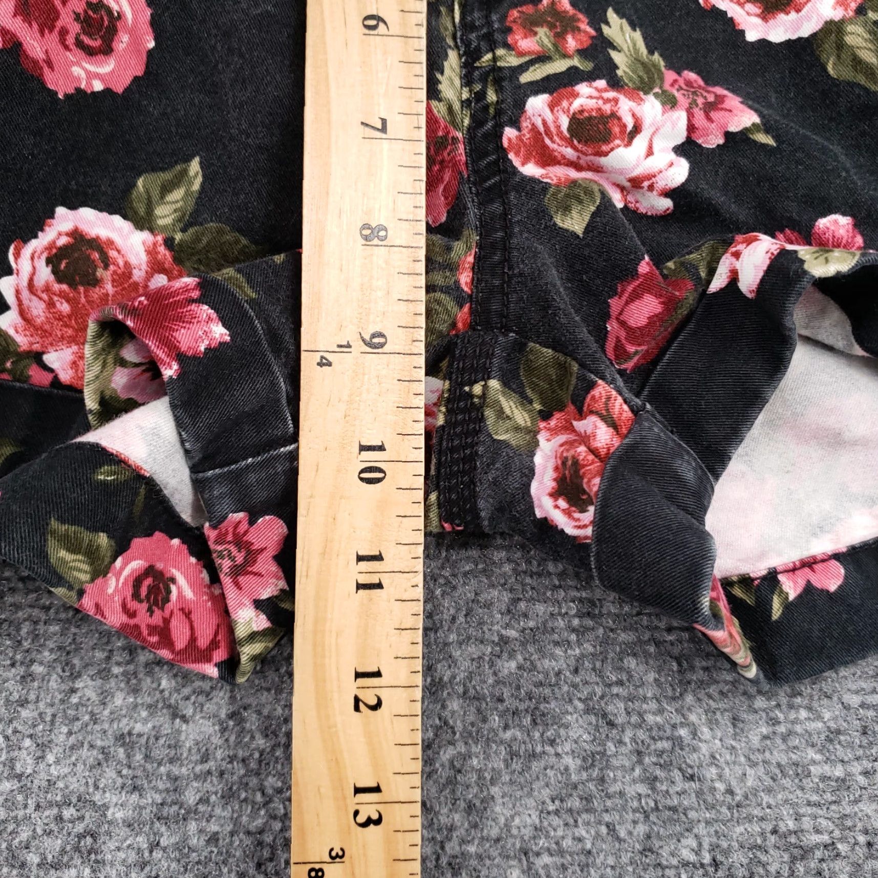 Superdry Superdry Shorts Womens M Medium Black Honolulu Floral Hot Pants Mid Rise Stretch Cotton Blend Twill Zip Pocket Casual Womens Size 32" / US 10 / IT 46 - 7 Thumbnail