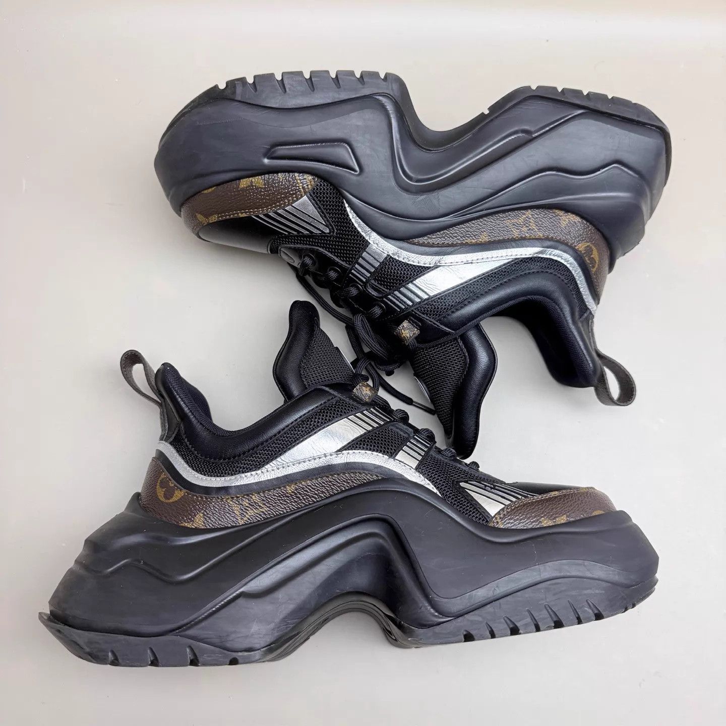 Louis Vuitton LV Black Brown Monogram Arch 2.0 Sneaker 95 New 38.5 EU Size US 8 / IT 38 - 4 Thumbnail