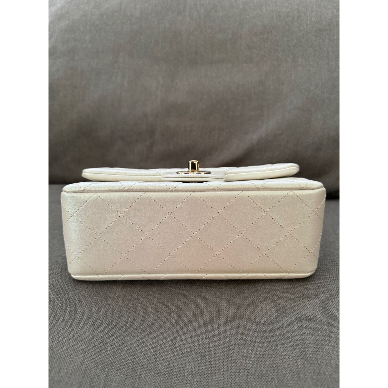 Chanel Chanel White Mini Flap CC Quilted Chain Crossbody Bag Size ONE SIZE - 22 Thumbnail