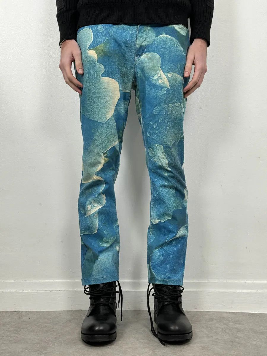 Roberto Cavalli 2000s Roberto Cavalli Blue Wet Leaves Print Pants Size 26" / US 2 / IT 38 - 3 Thumbnail