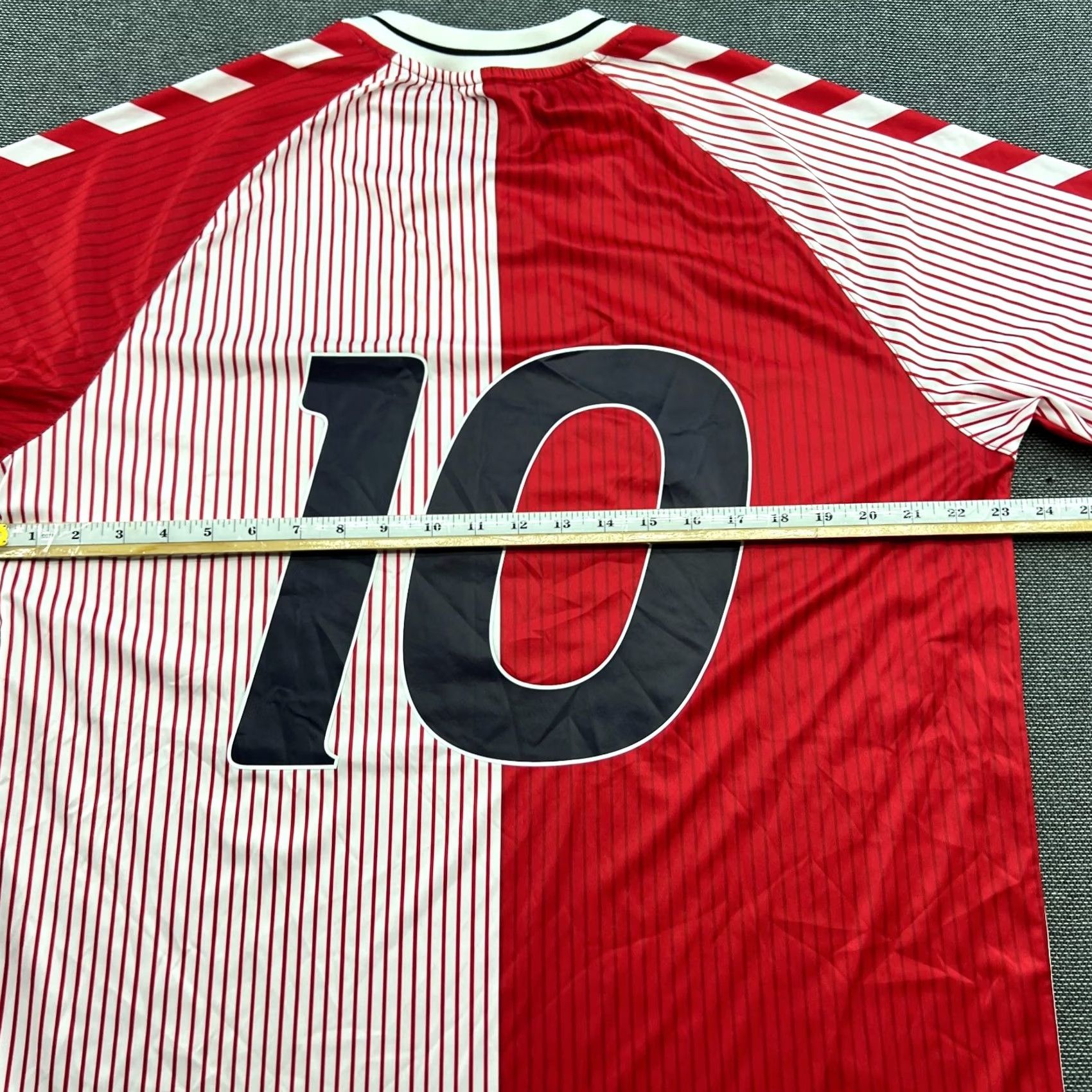Hummel Hummel Denmark Jersey 2XL Football T-Shirt Short Sleeve Pullover Multicolor 100% Polyester Elite Retro Sports Mens Elkjaer #10 Size US XXL / EU 58 / 5 - 5 Thumbnail