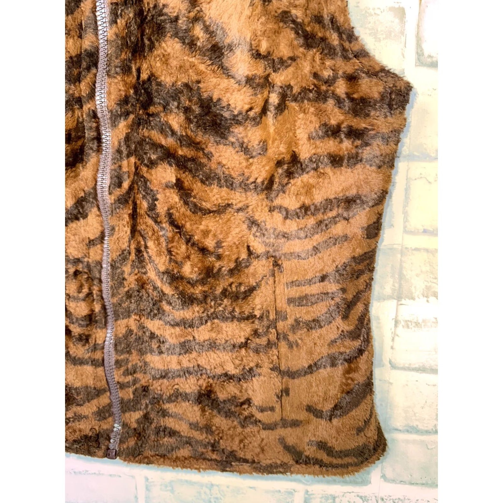 St. John ST. JOHN SPORT Marie Brown Reversible Tiger Faux Fur Animal Print Vest Sz P Womens Size S / US 4 / IT 40 - 5 Thumbnail