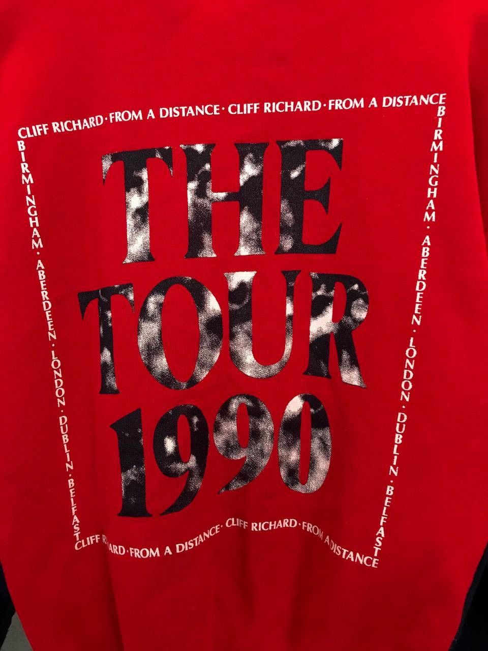 Band Tees Cliff Richard 1990 vintage band tour sweatshirt Size US L / EU 52-54 / 3 - 8 Thumbnail
