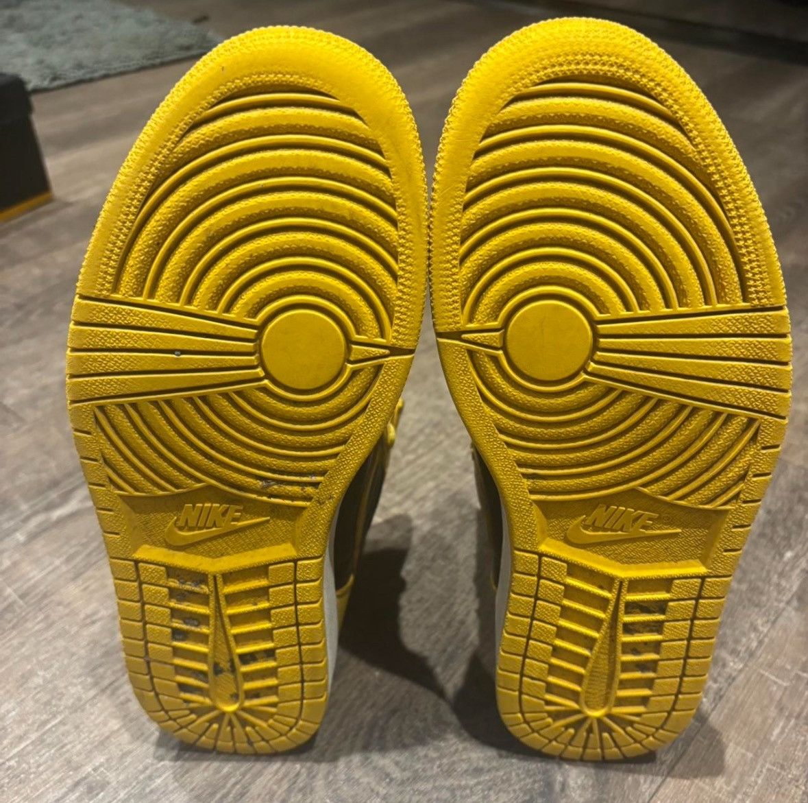 Jordan Brand × Nike Jordan 1 Pollen Size US 10 / EU 43 - 4 Thumbnail