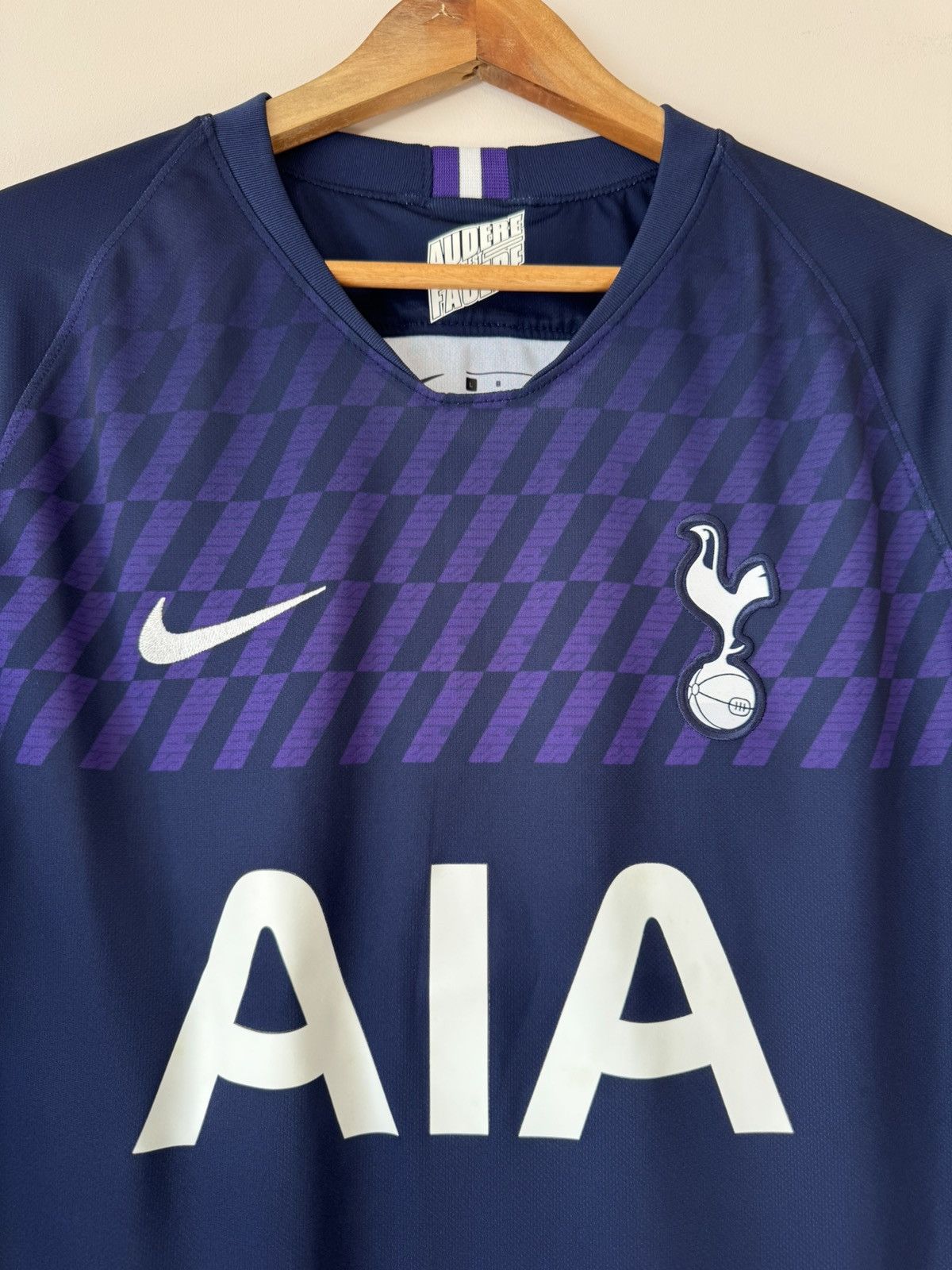 Nike Tottenham Hotspur 2019-2020 Home Soccer Jersey Nike Shirt Size US L / EU 52-54 / 3 - 5 Thumbnail