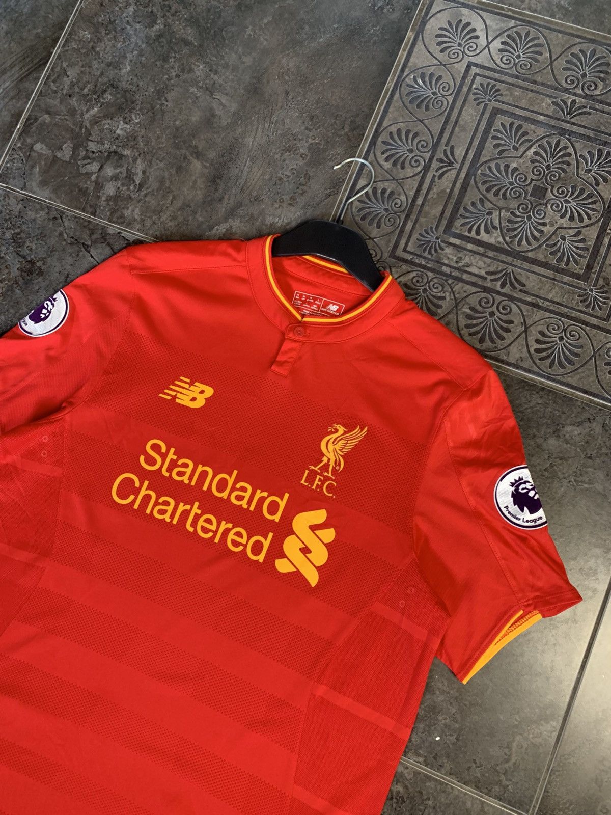 Vintage Liverpool New Balance 16/17 Home Jersey Size US M / EU 48-50 / 2 - 2 Thumbnail