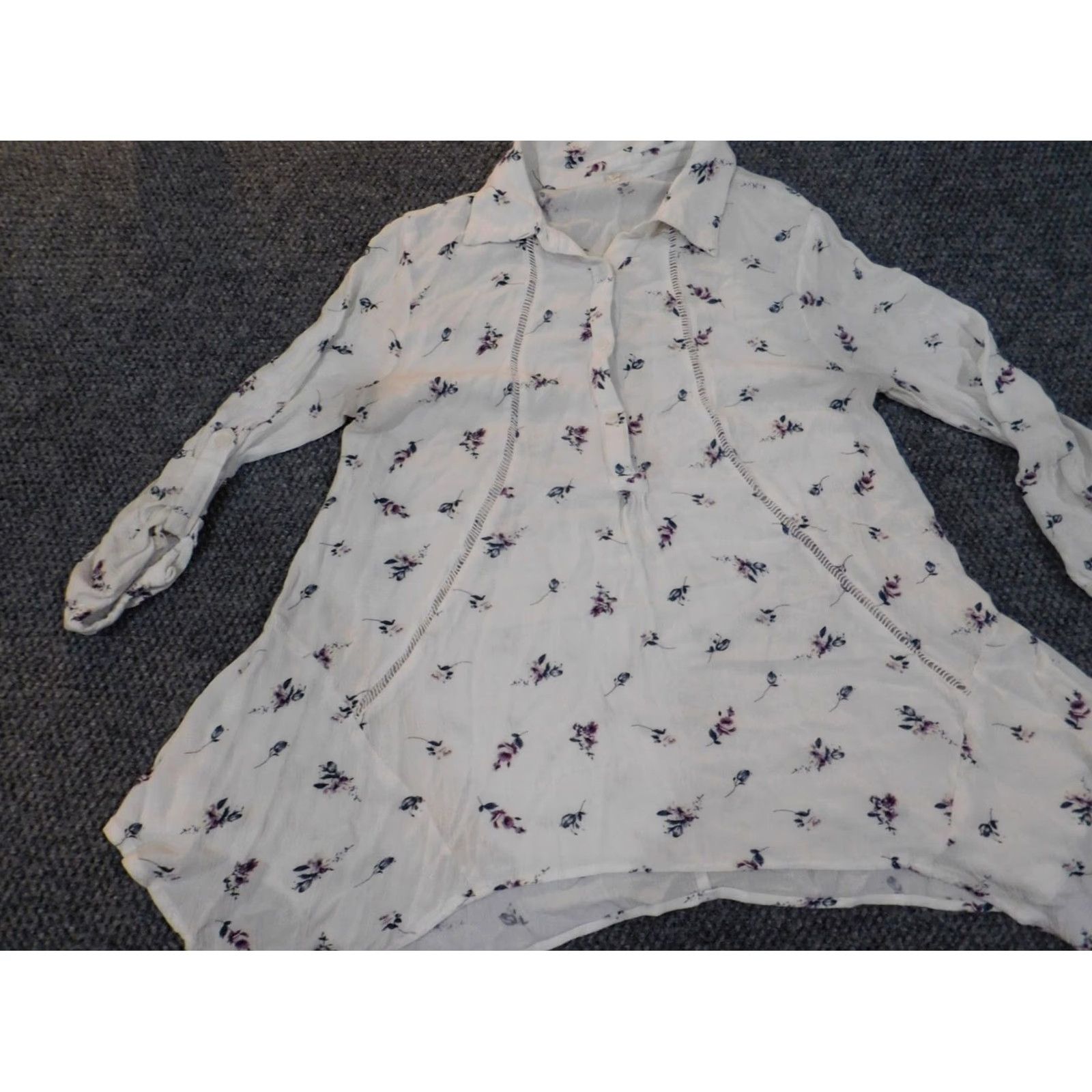 Vintage En Creme Blouse Shirt Womens Small White Floral Crew Neck Button Pullover Long Sleeve Casual Regular Rayon Ruffle Classic 90s? Size S / US 4 / IT 40 - 3 Thumbnail