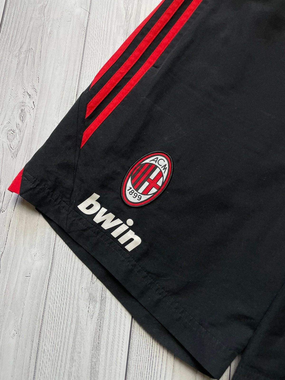 Adidas × Vintage Vintage AC Milan adidas soccer shorts size XL Size US 36 / EU 52 - 2 Thumbnail