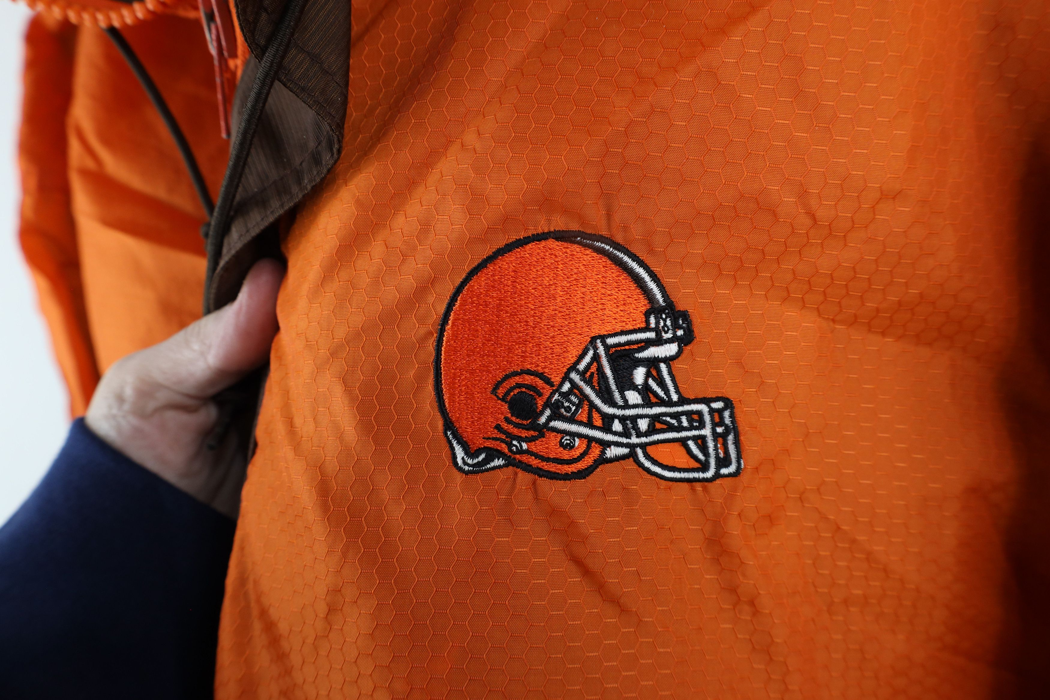 Vintage Vintage 90s 2 In 1 Cleveland Browns Football Hooded Jacket Size US XL / EU 56 / 4 - 4 Thumbnail