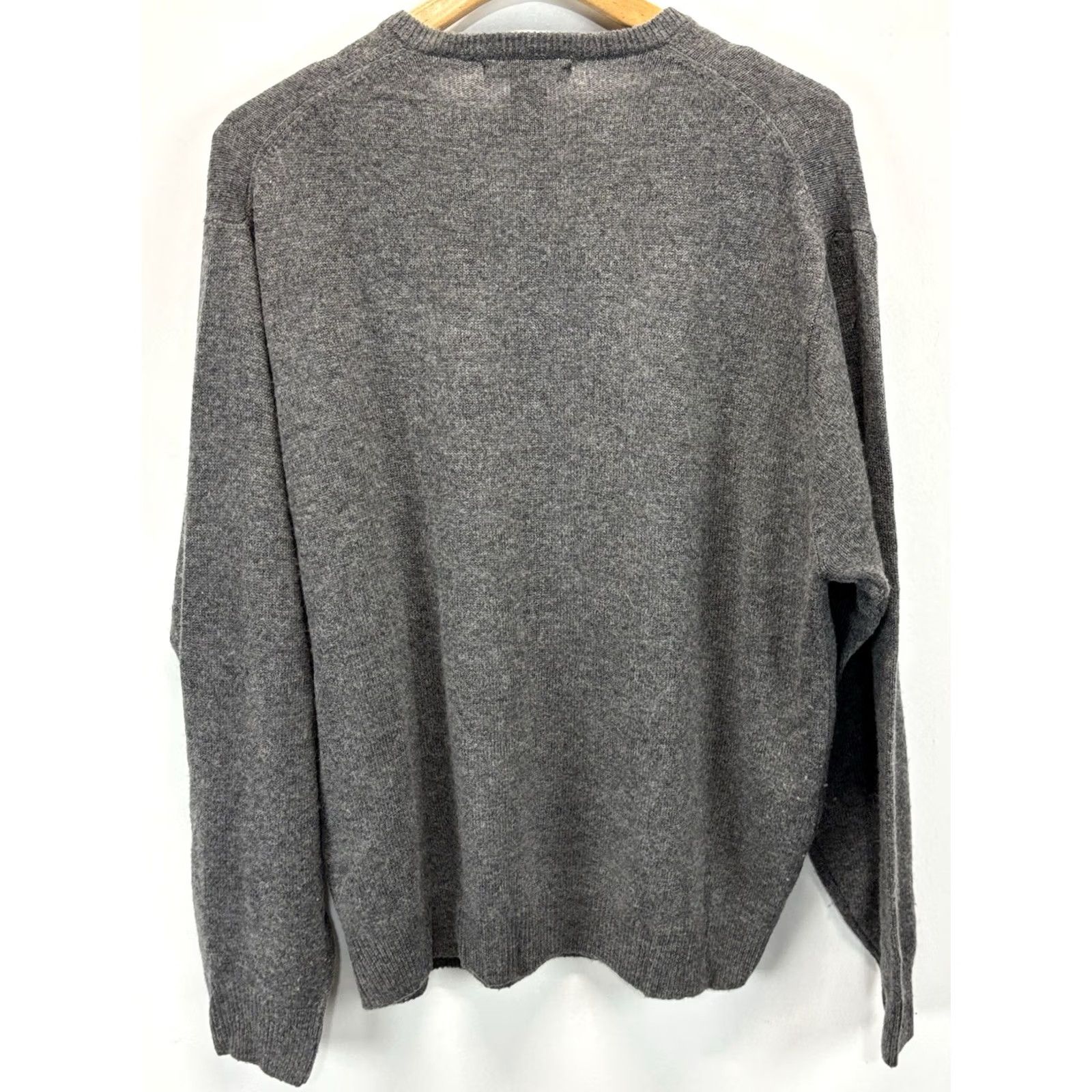 Geoffrey Beene VINTAGE Geoffrey Beene Cashmere Sweater Men’s XL Grey V-Neck Pullover Classic (Solid) Adults Mens Size US XL / EU 56 / 4 - 3 Thumbnail