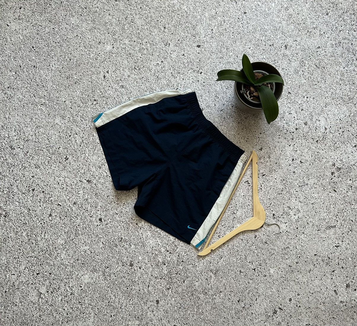 Nike × Vintage Vintage 90s Nike Retro Shorts Y2K Hype Size L Size US 34 / EU 50 - 1 Thumbnail