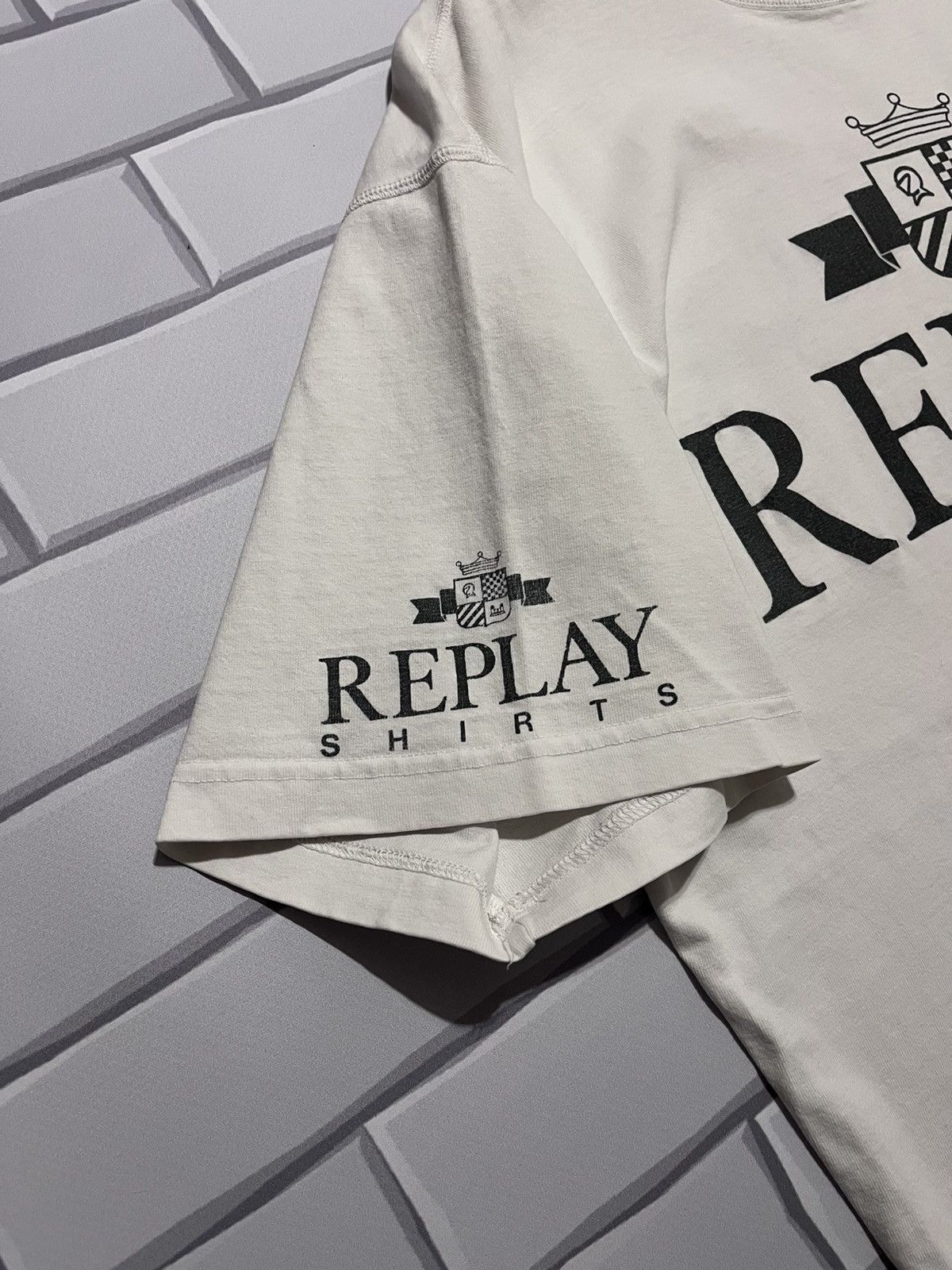 Replay 💥 Replay “Shirts” Crest Logo Tee 90s Made in Italy Size US L / EU 52-54 / 3 - 7 Thumbnail