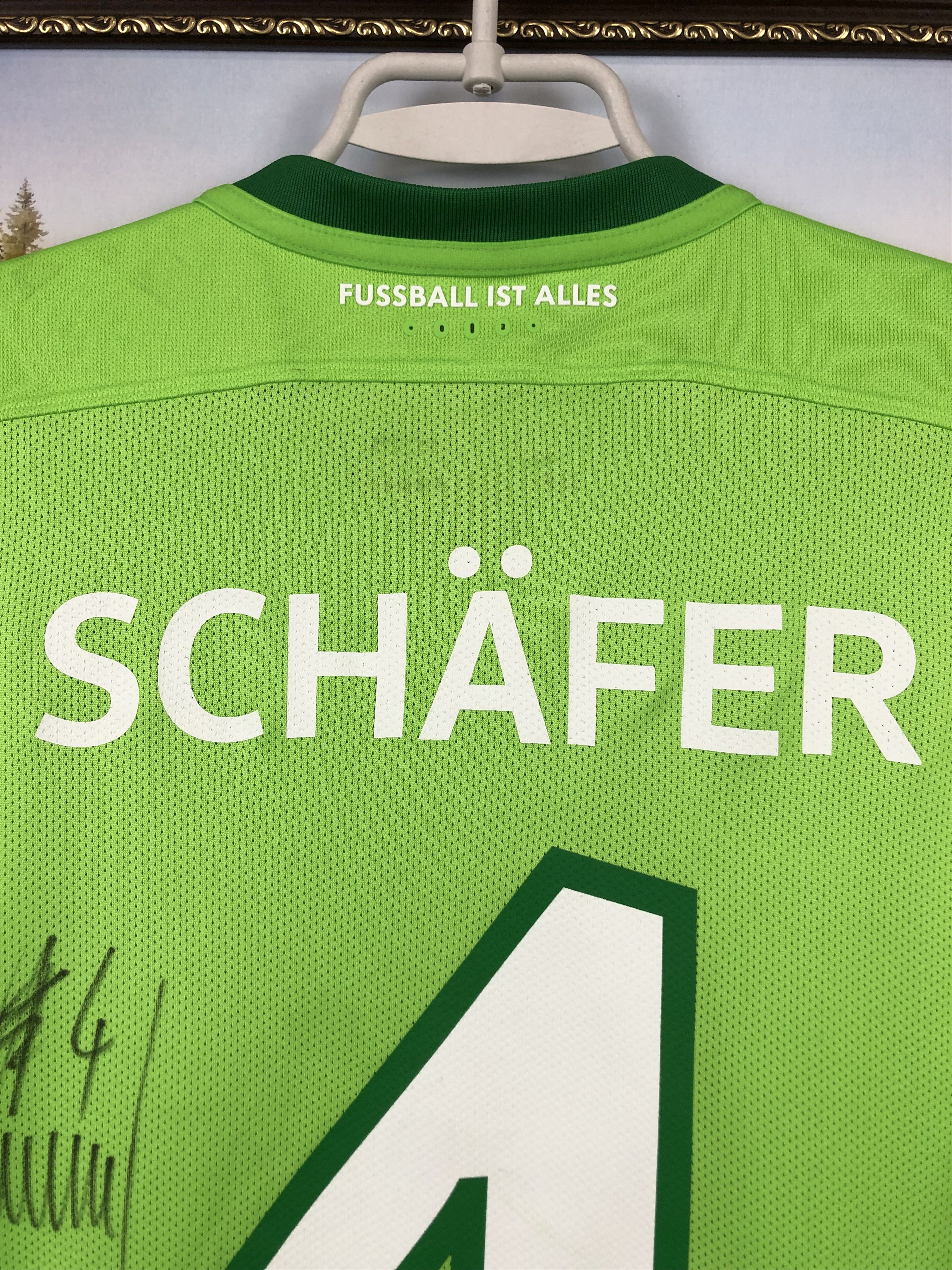 Nike Wolfsburg football shirt 2016 #4 Schafer Signed Player Issue Size US L / EU 52-54 / 3 - 18 Thumbnail