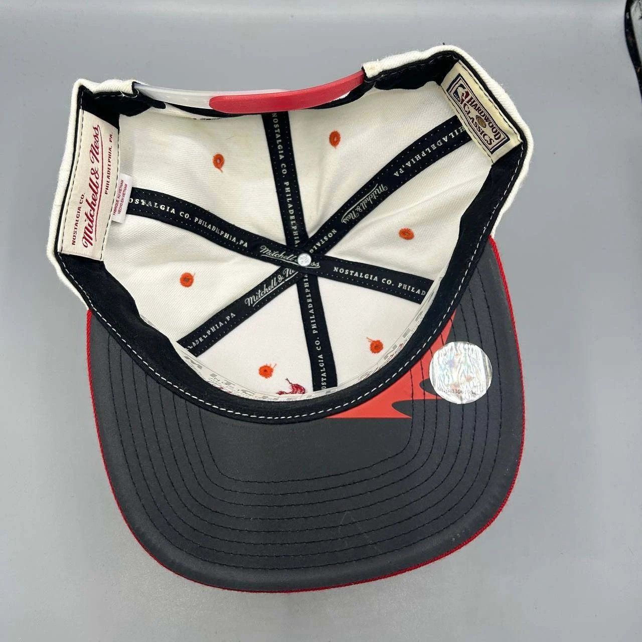 Mitchell & Ness Miami Heat Hat Men White Red Embroidered Snap Back Cap Size ONE SIZE - 2 Thumbnail