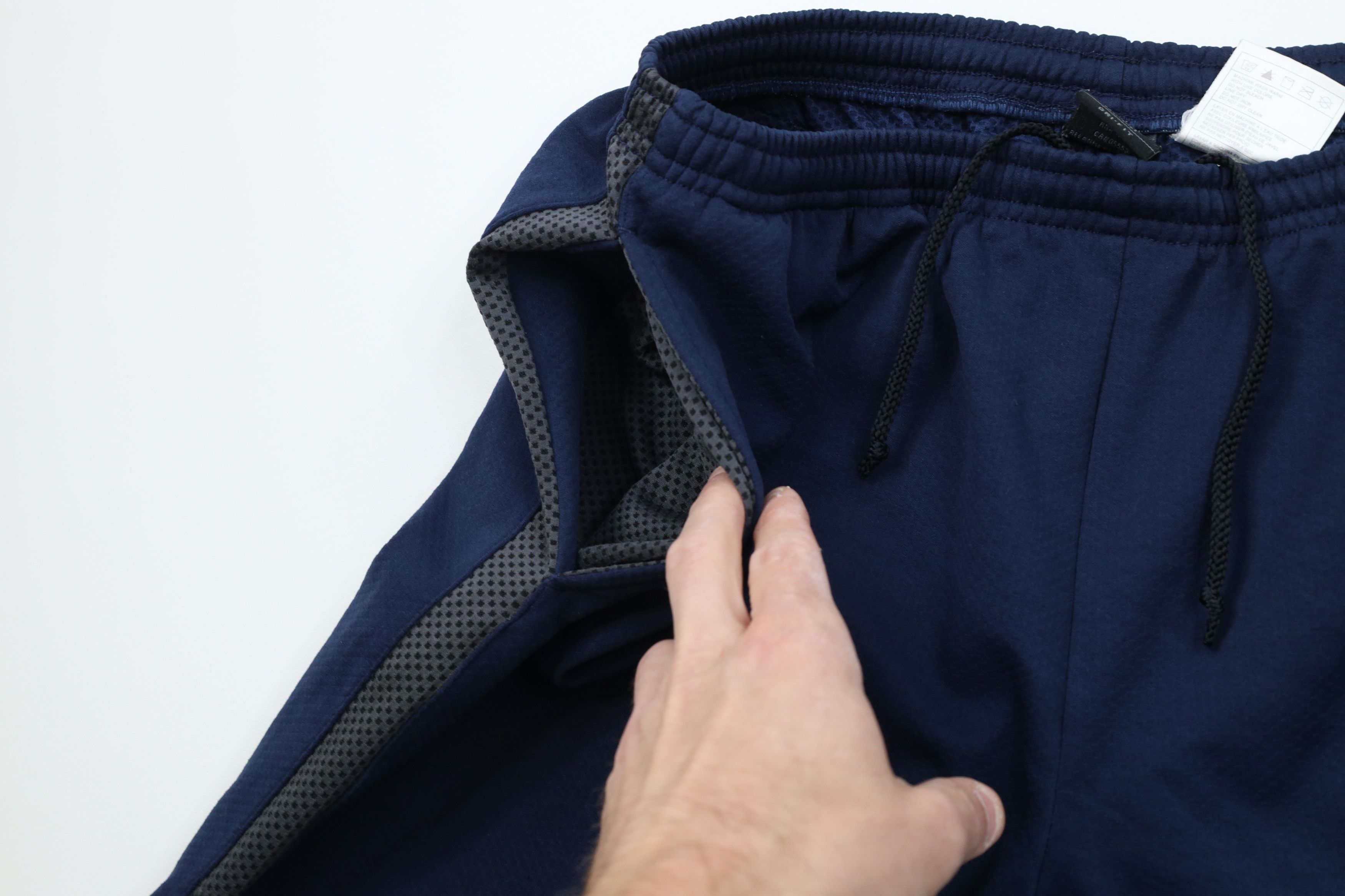 Nike Vintage Nike Mini Swoosh Thermal Knit Above Knee Shorts Size US 32 / EU 48 - 6 Thumbnail