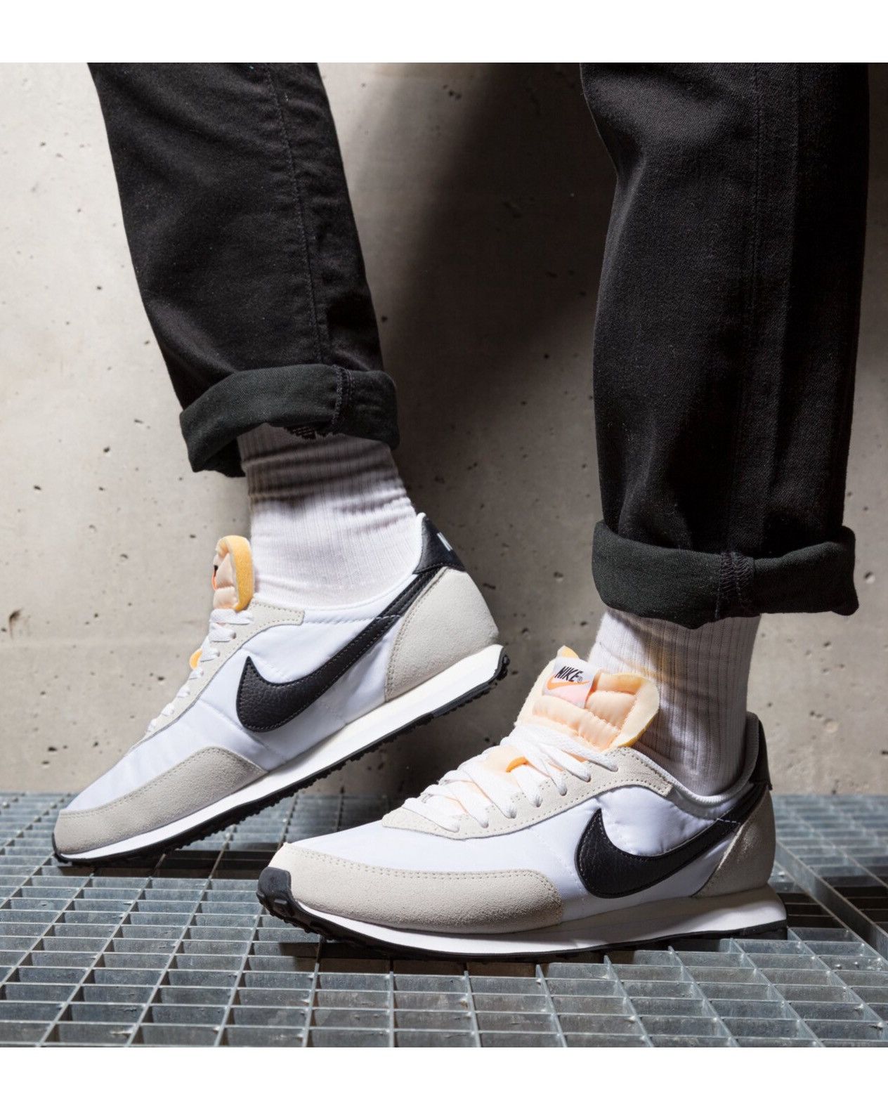 Nike × Vintage 2021 NIKE WAFFLE TRAINER 2 OG WHITE BLACK Size US 9 / EU 42 - 6 Thumbnail