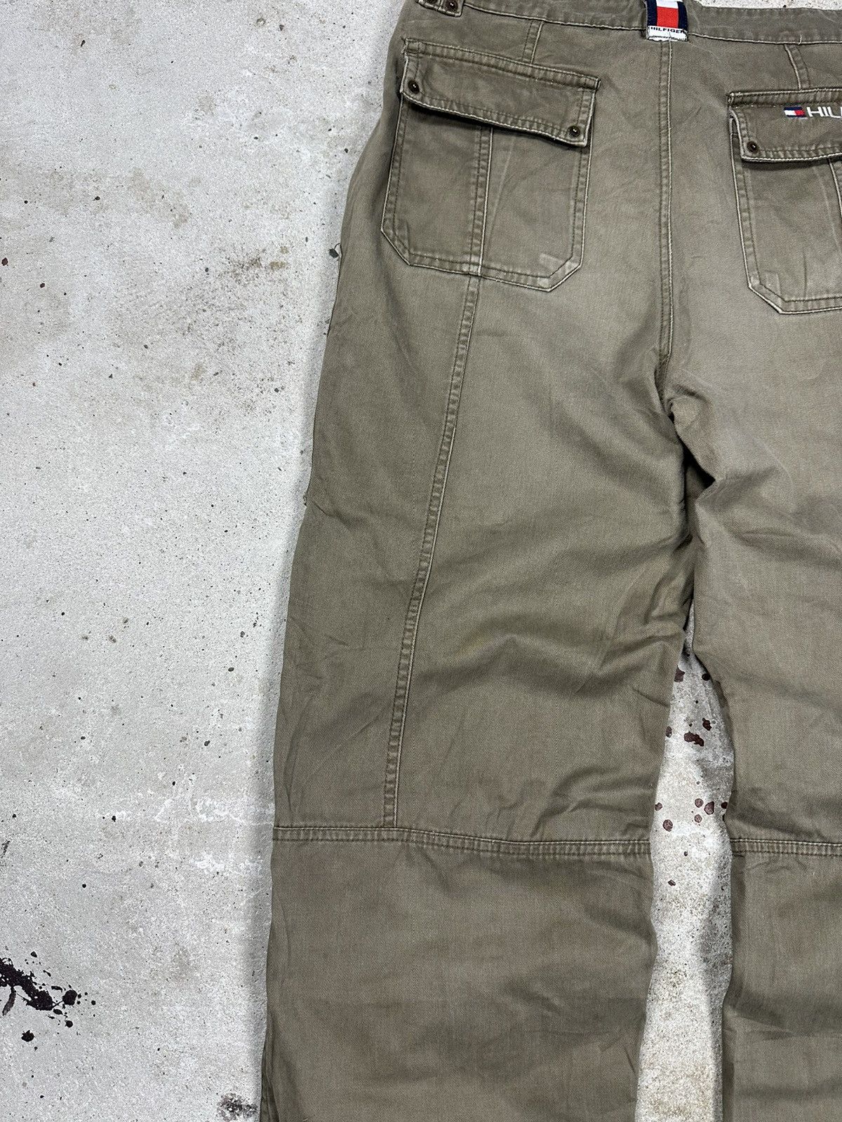 Tommy Hilfiger × Vintage Vintage Y2K Tommy Hilfiger Baggy Distressed Brown Pants Size US 31 - 12 Thumbnail