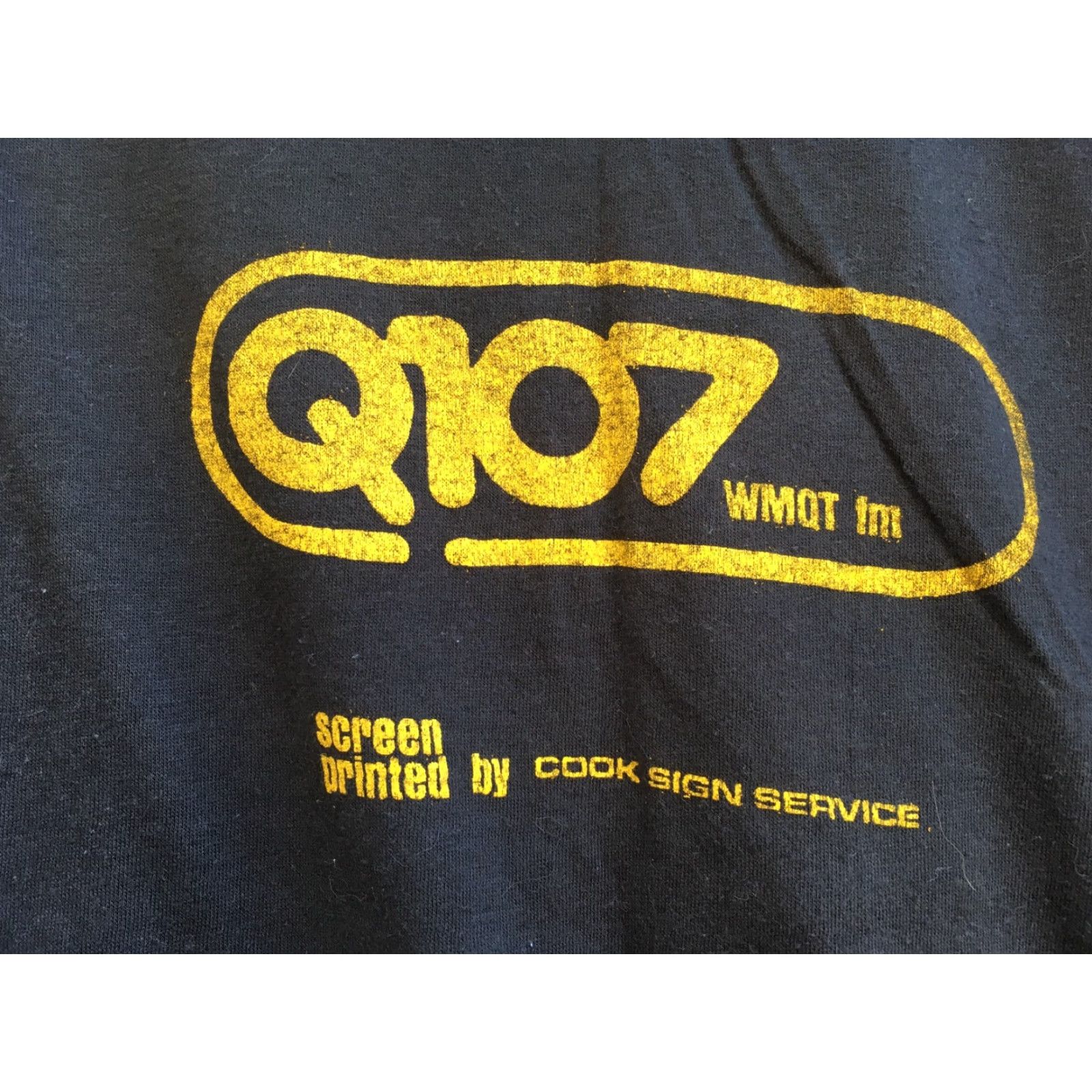 Hanes Vintage Hanes T Shirt Michigan Made In USA Radio Station Tee Size M Black Yellow Printing WMQT Q107 fm Mens Graphic Tee 70s 80s Kw/Radio Size US M / EU 48-50 / 2 - 5 Thumbnail