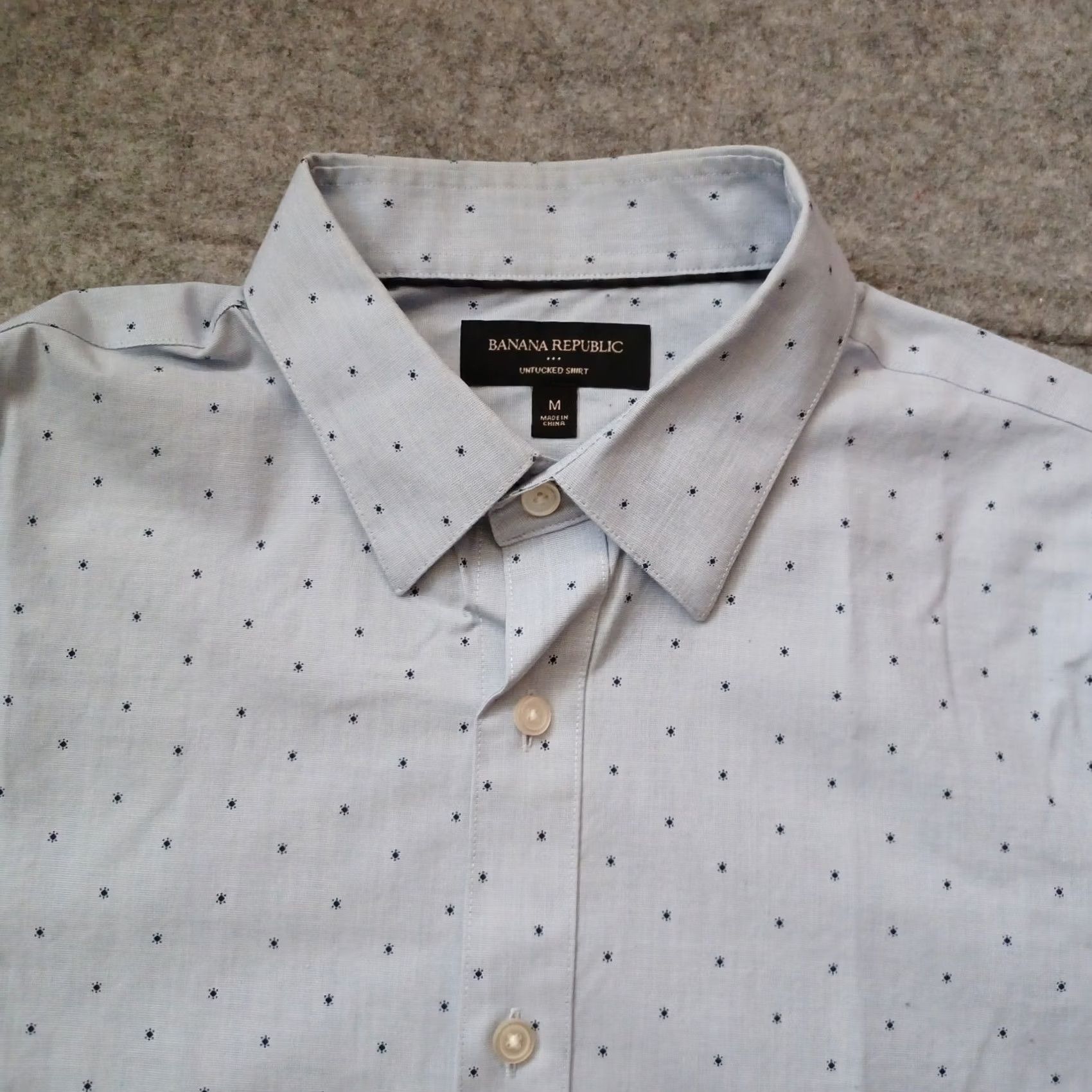 Banana Republic Banana Republic Shirt Mens Medium Blue Geometric Button-Up Long Sleeve Untucked Button Up Regular Fit Casual Weekday Entre... Size US M / EU 48-50 / 2 - 6 Thumbnail