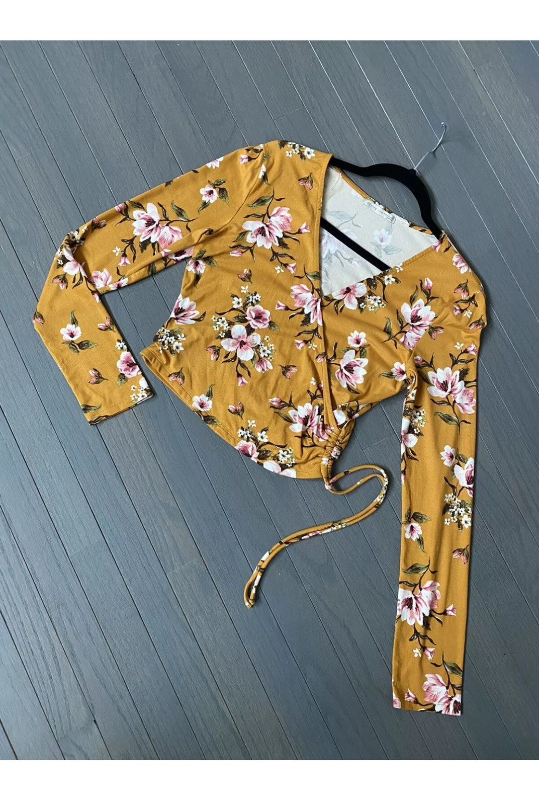 Other ACTIVE USA Long Sleeved Floral Cropped tops Size M / US 6-8 / IT 42-44 - 1 Thumbnail