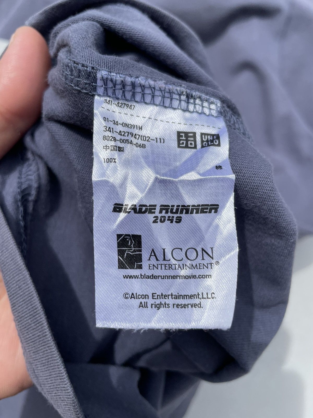 Uniqlo 🔥Accept Binding Offer🔥 Blade Runner 2049 Size US L / EU 52-54 / 3 - 5 Thumbnail