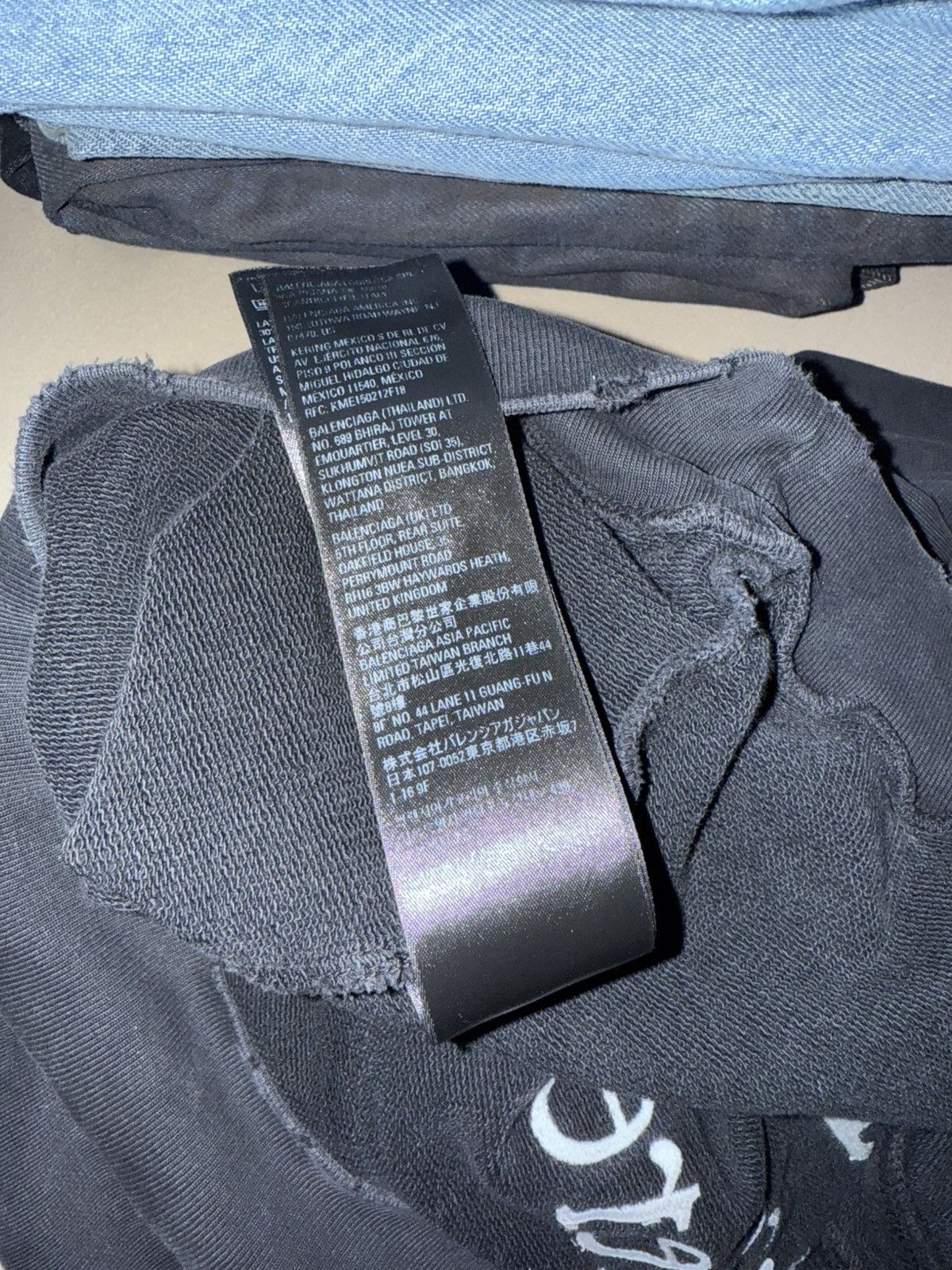 Balenciaga Balenciaga Black Distressed Be Different Hoodie Size US S / EU 44-46 / 1 - 7 Thumbnail