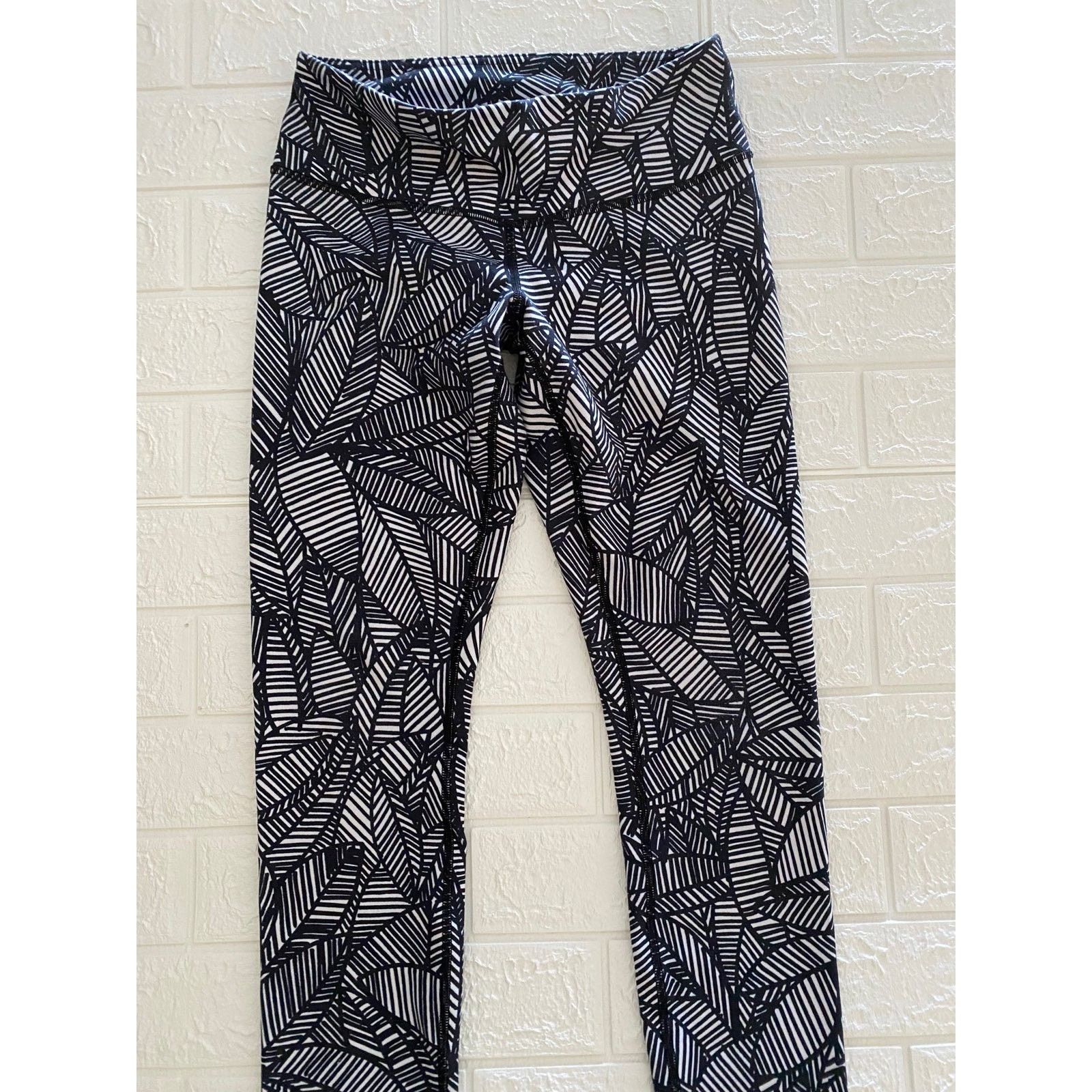 Lululemon Lululemon legging size 6 white and Black Size 28" / US 6 / IT 42 - 2 Thumbnail