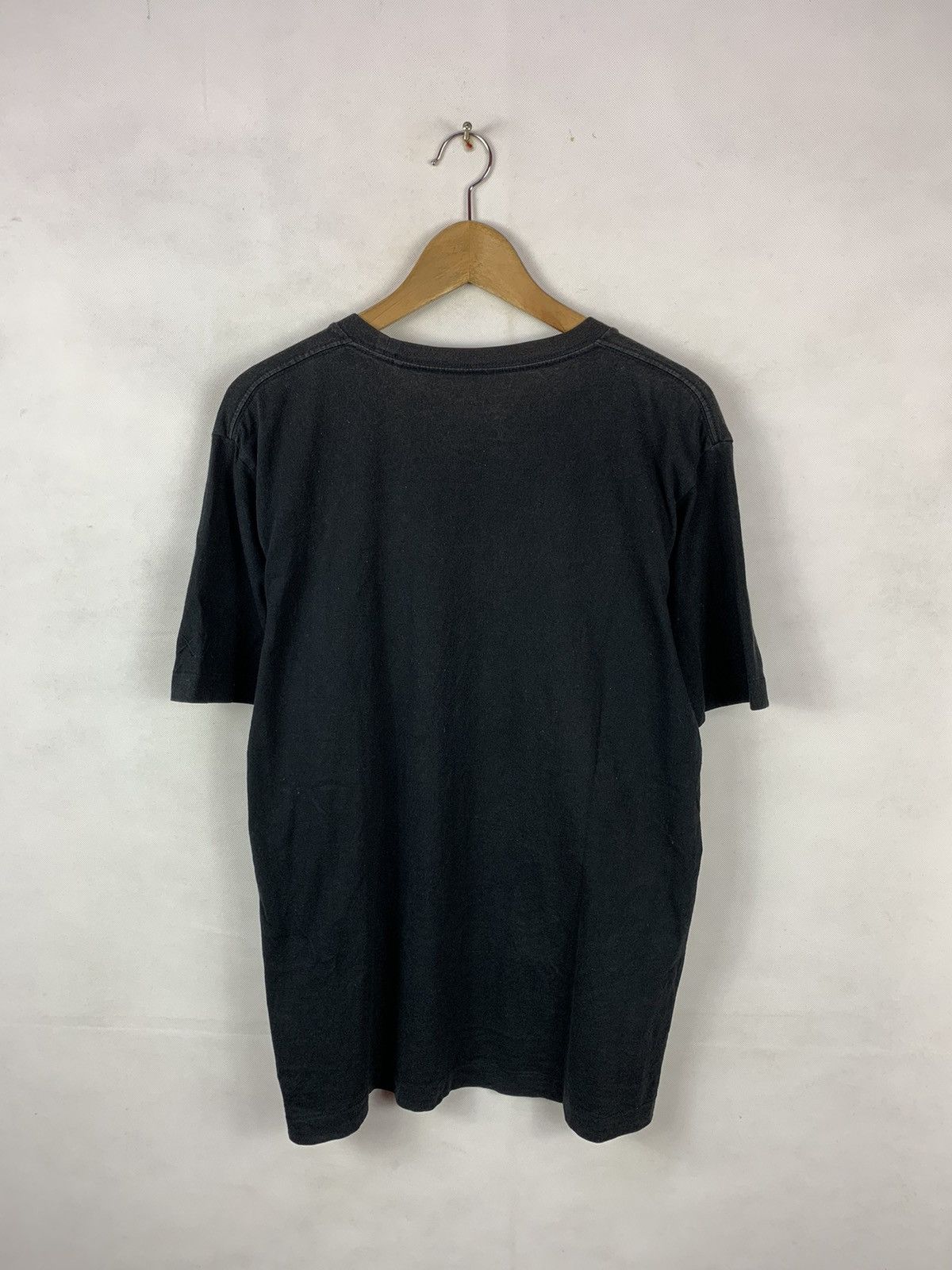Japanese Brand Steals! Uniqlo Snoopy Kaws Streetwear Tee Size US L / EU 52-54 / 3 - 5 Thumbnail