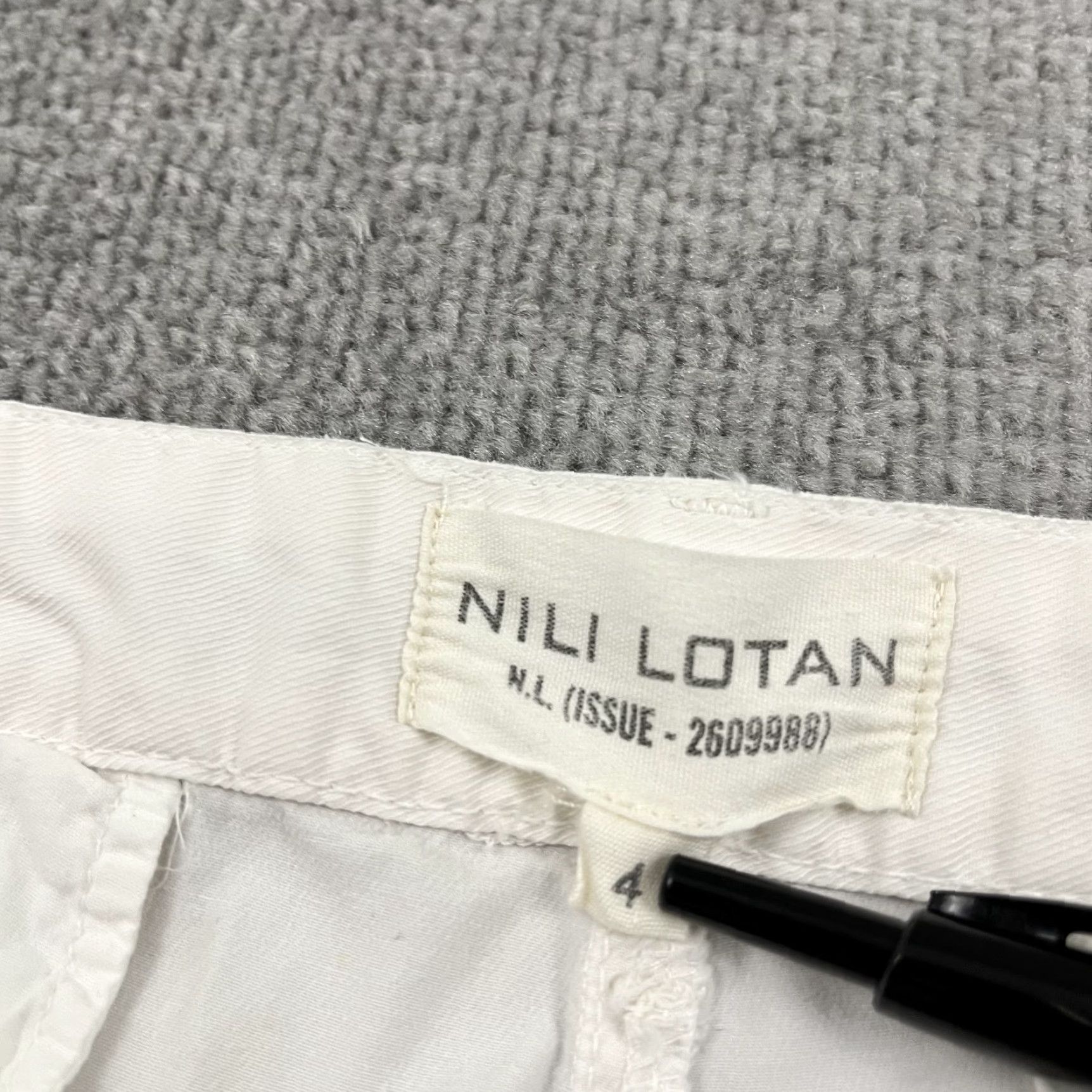 Nili Lotan Nili Lotan Pants Womens Sz 4 30 x 26 White Tapered Raw Hem Mid Rise Minimalist Size 27" / US 4 / IT 40 - 2 Thumbnail