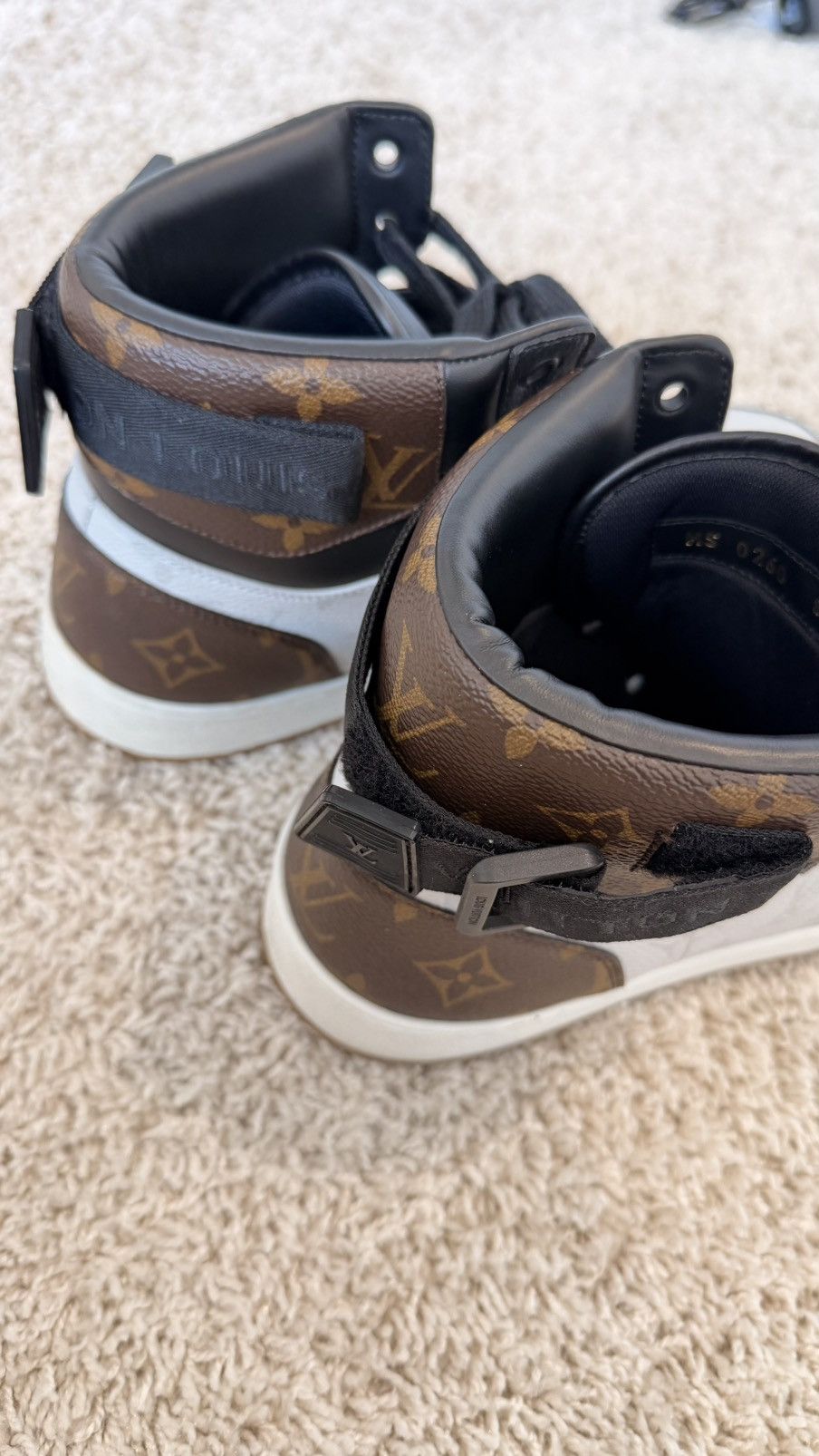 Louis Vuitton Louis Vuitton High Top Trainers Size US 8 / EU 41 - 7 Thumbnail