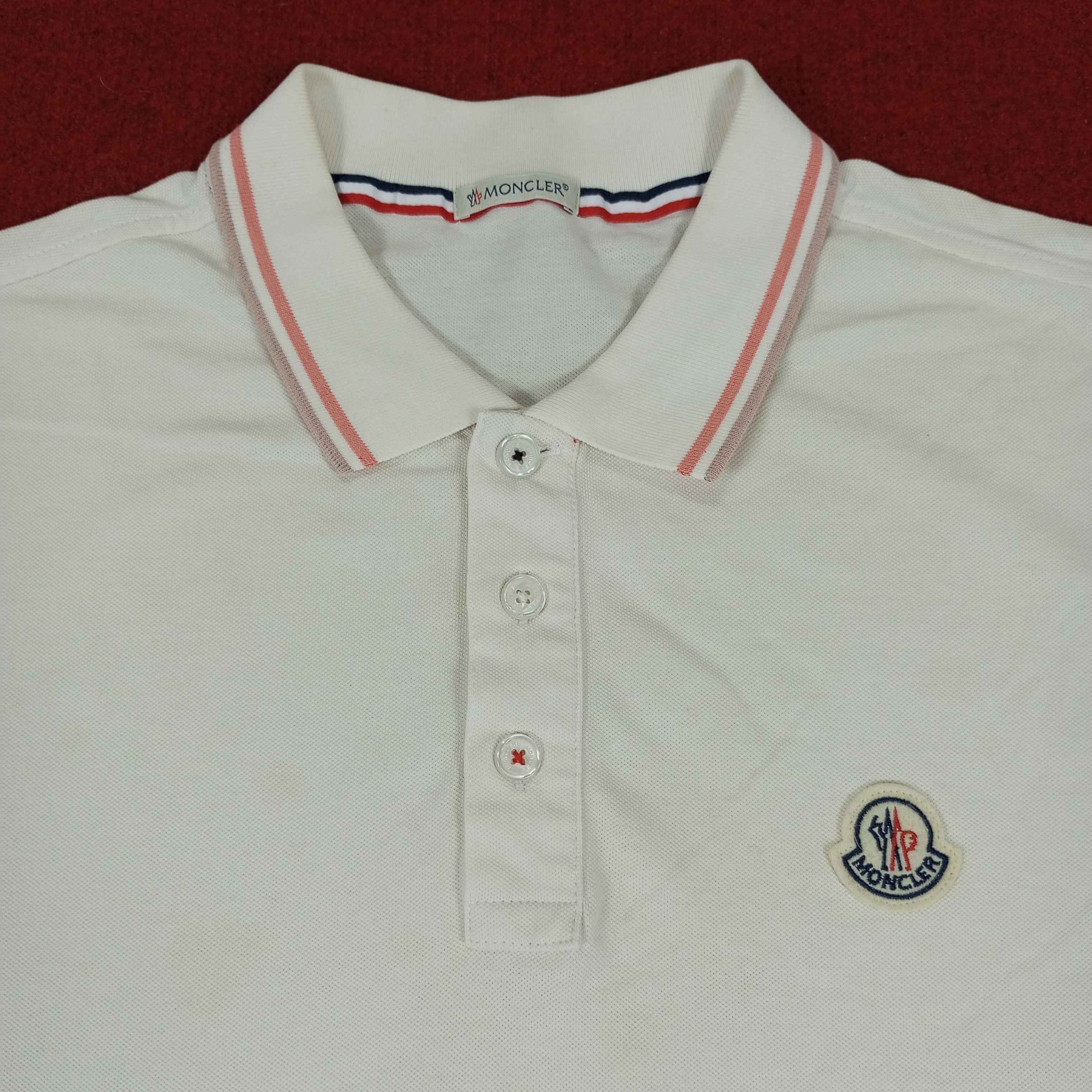 Vintage Moncler Small Logo Design Casual Style Polos Size US L / EU 52-54 / 3 - 2 Thumbnail