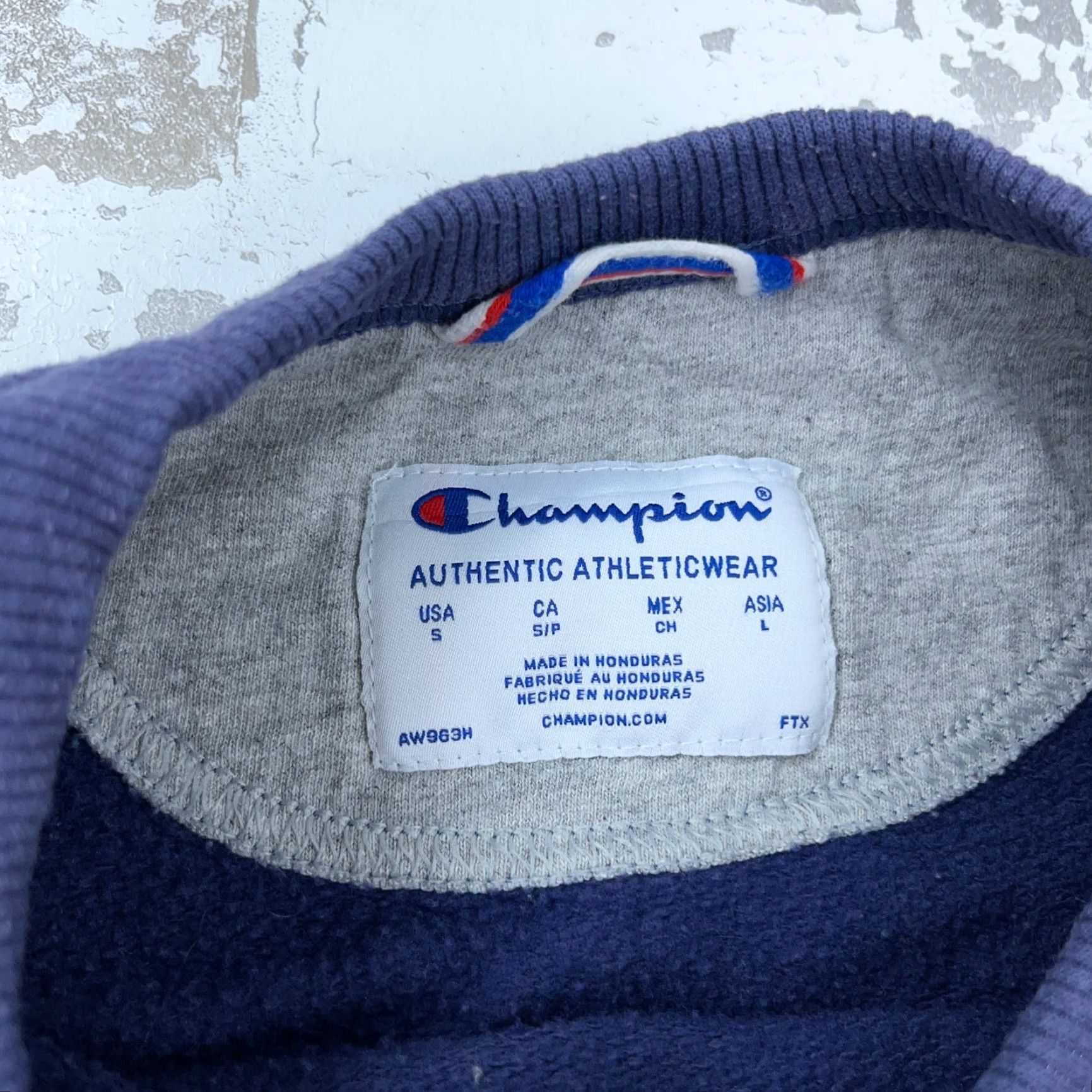 Champion Champion Sweatshirt Men Small Blue Crew Neck Logo Spell Out Retro Sport Size US S / EU 44-46 / 1 - 4 Thumbnail