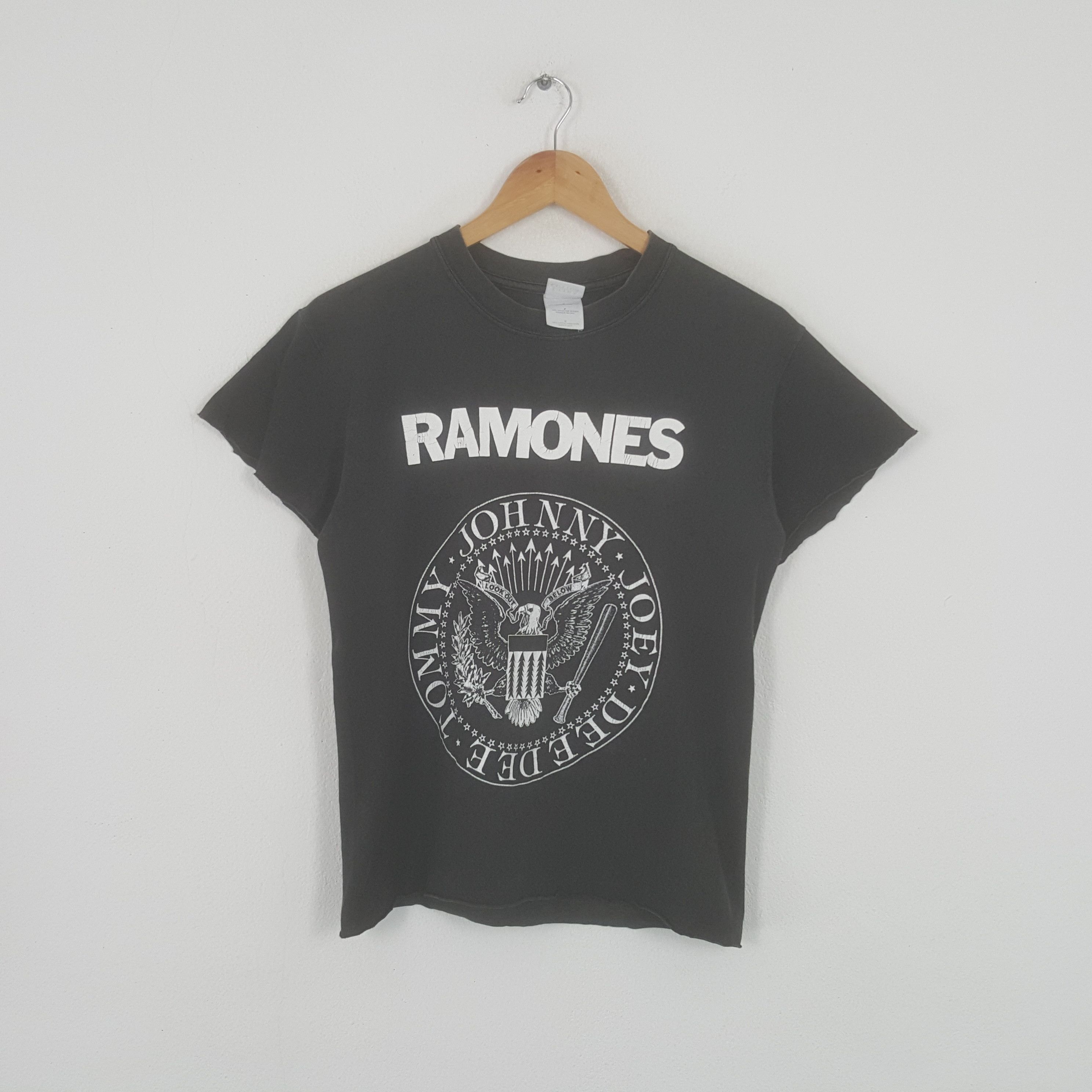 Band Tees × Vintage Vintage Ramones American Rock Band Crop Tshirt Size US S / EU 44-46 / 1 - 1 Thumbnail