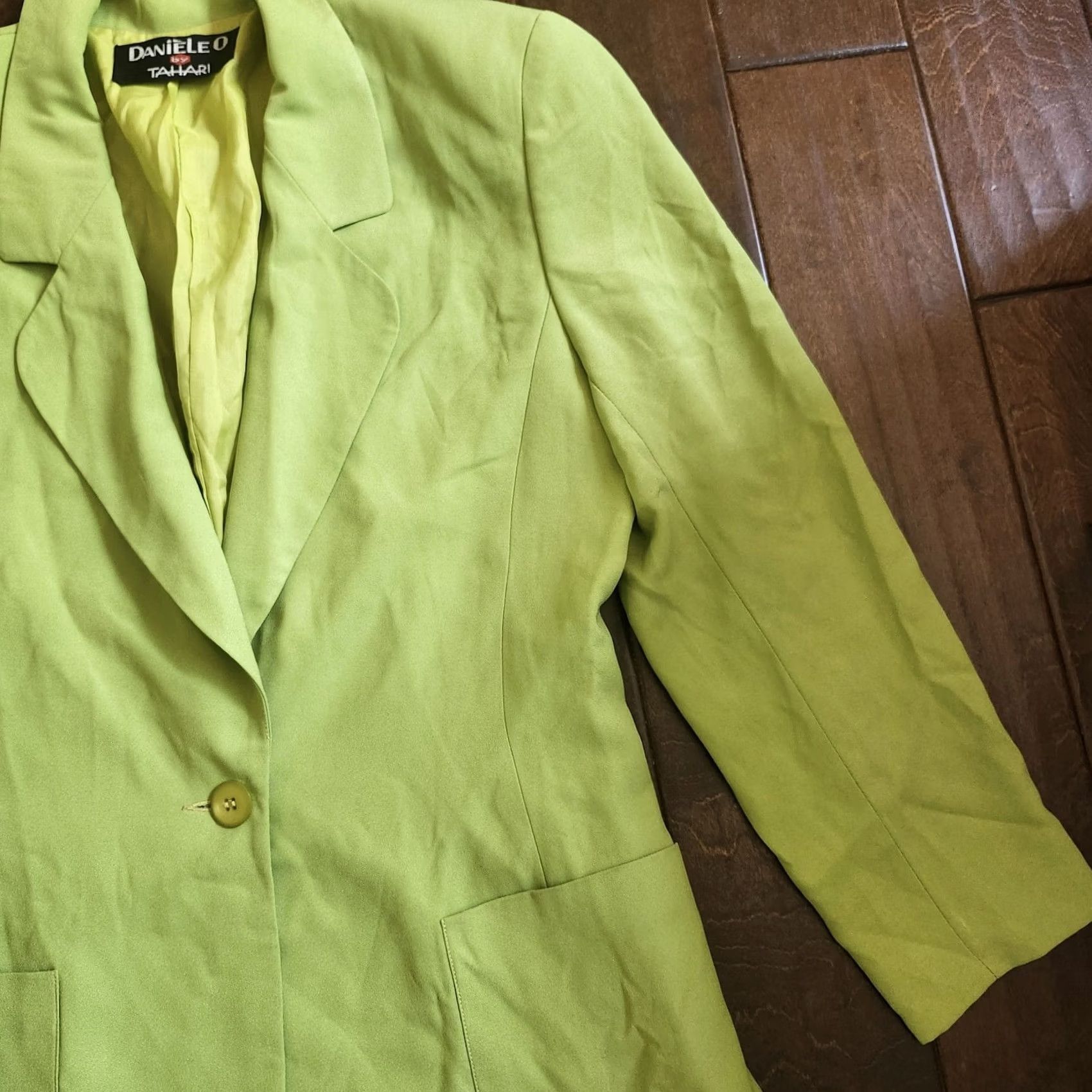 Vintage Tahari Daniele O by Tahari Women's Blazer Green One Button Size 10 Dry Clean Only Stains Vintage No Regular Jacket Mens? Size L / US 10 / IT 46 - 6 Thumbnail